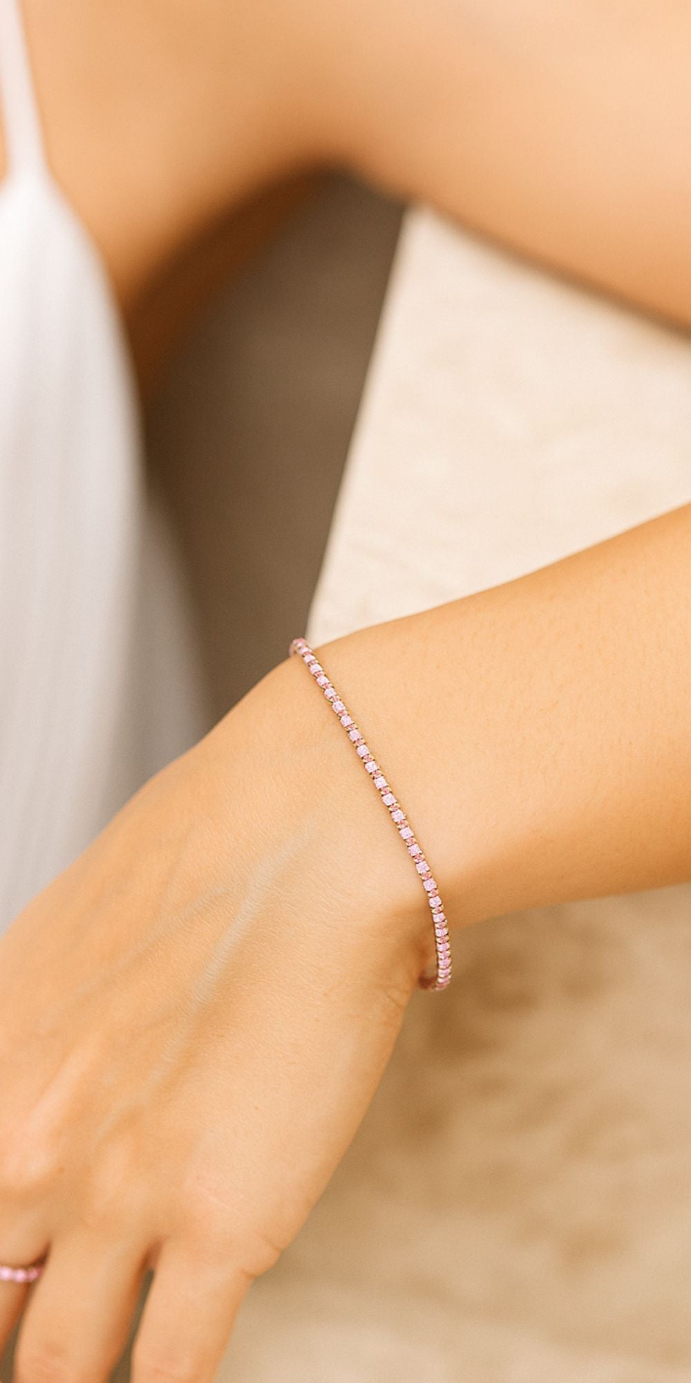 Pulseira Cora Delicada com Zircônias Coloridas Banho de Ouro 18k