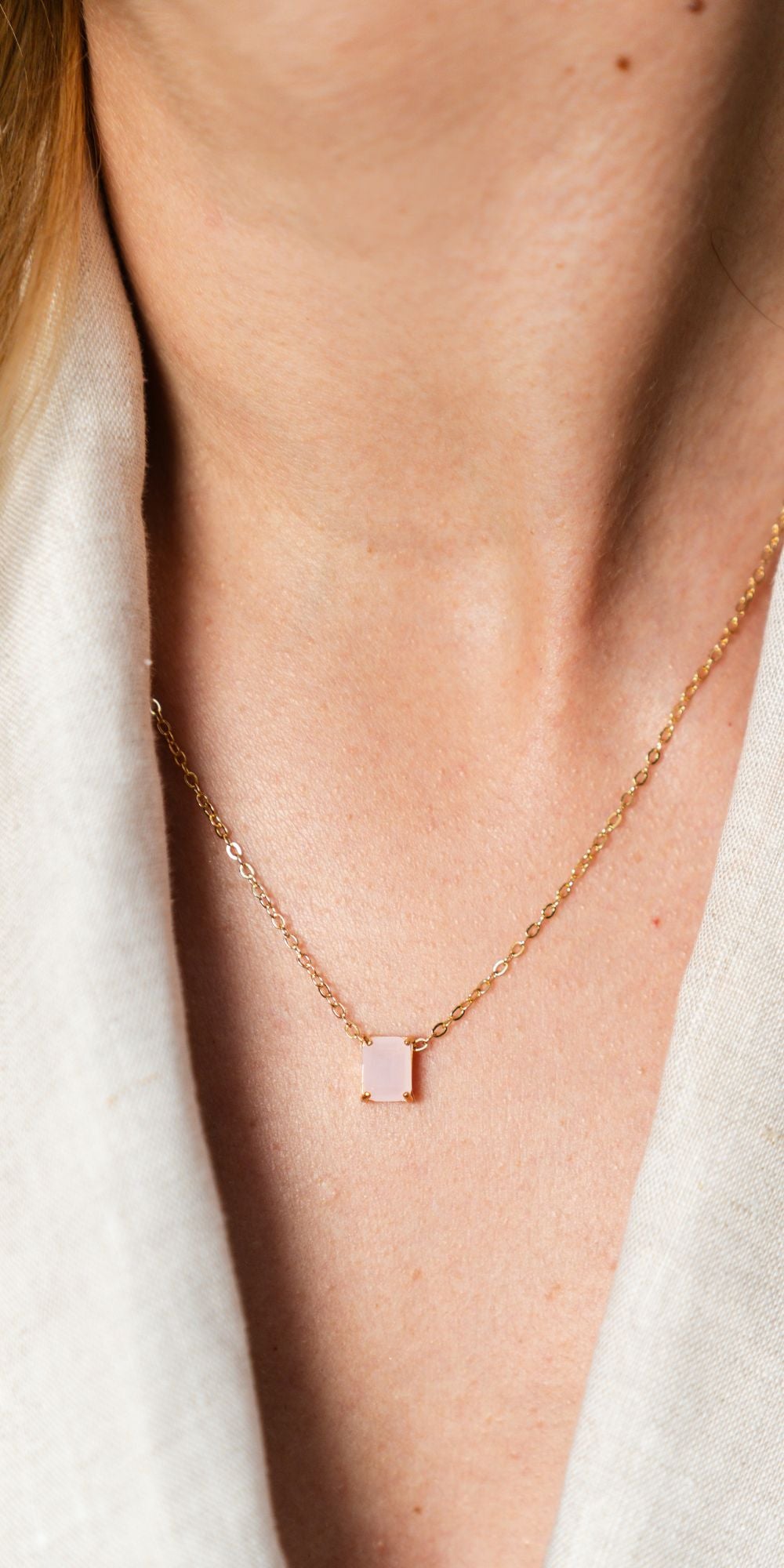 Colar Camila Ajustável com Pedra Banho de Ouro 18k
