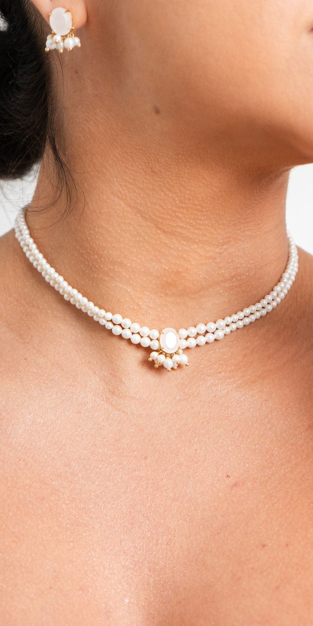 Colar Theodora Choker com Pérolas Shell e Cristal Gelo Banho de Ouro 18k