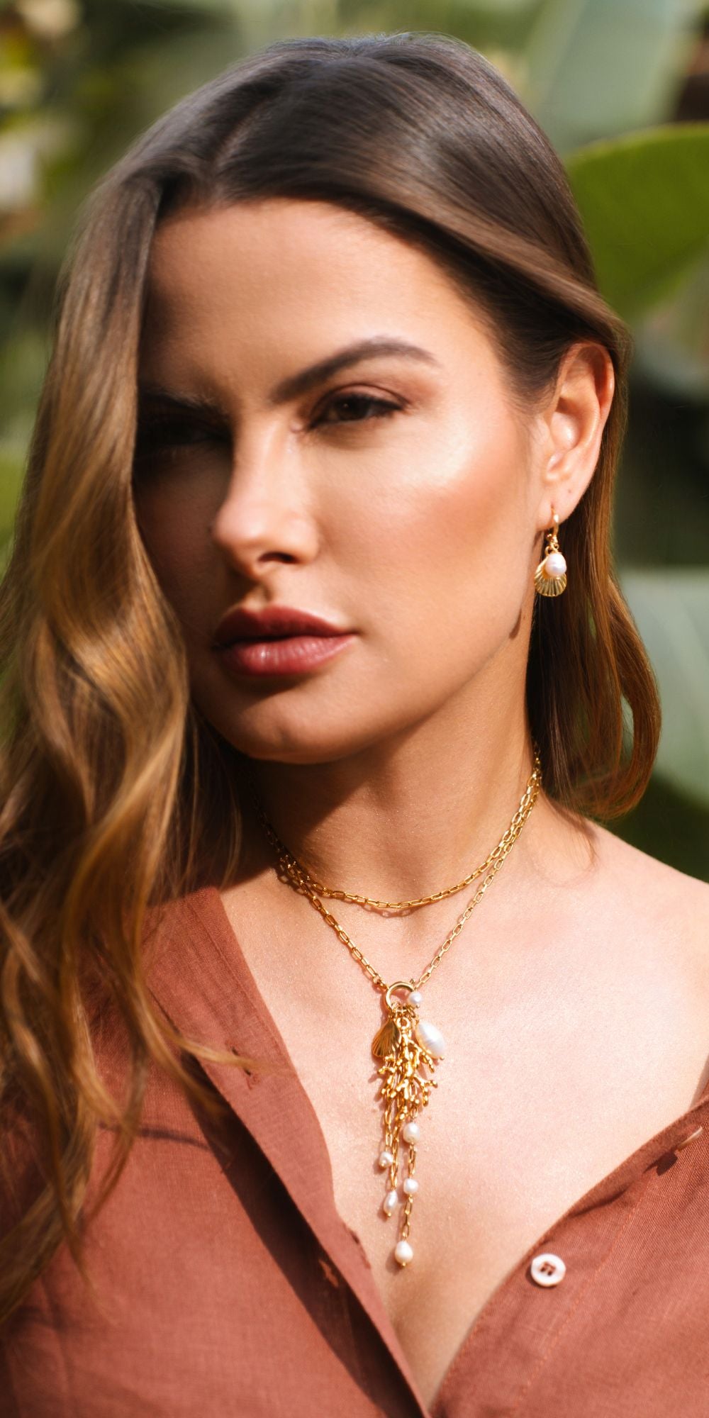 Colar Dora Longo com Pingente Removível Pérolas Banho de Ouro 18k