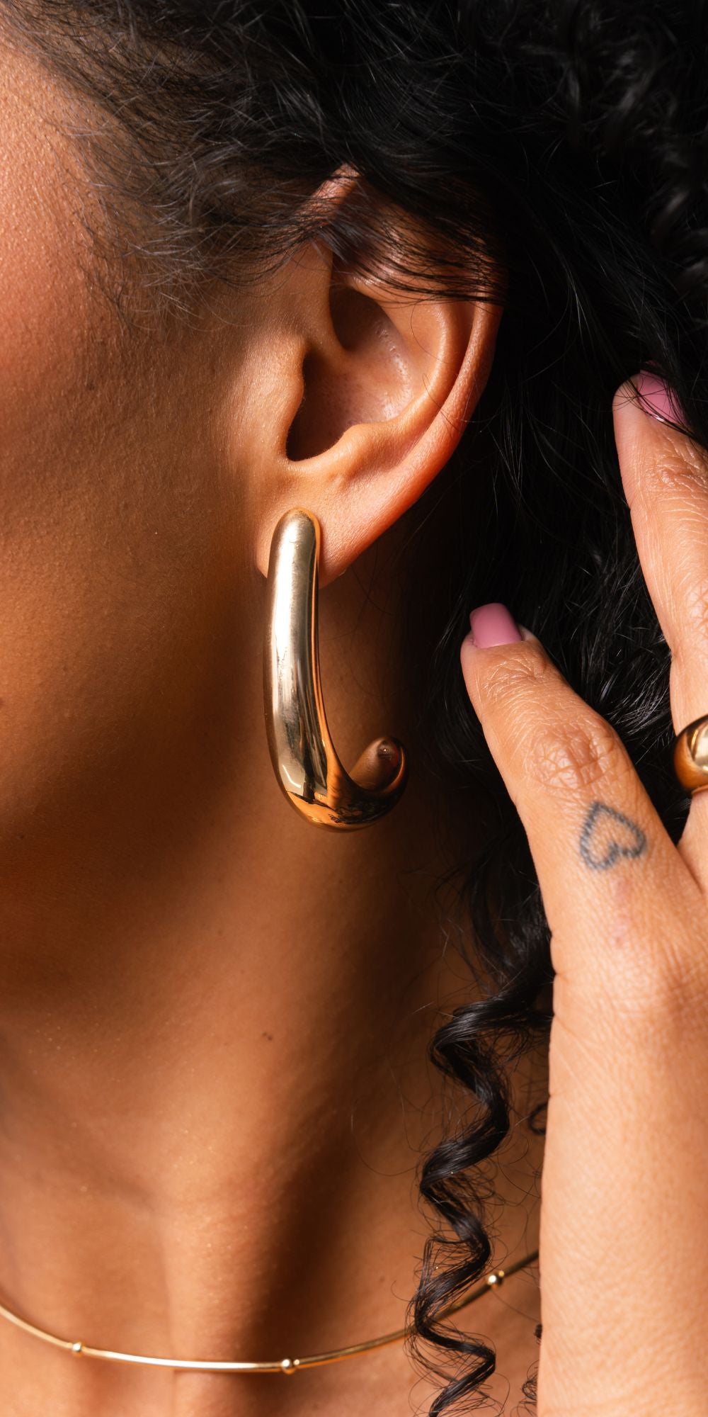 Brinco Isadora Estruturado Moderno Banho de Ouro 18k