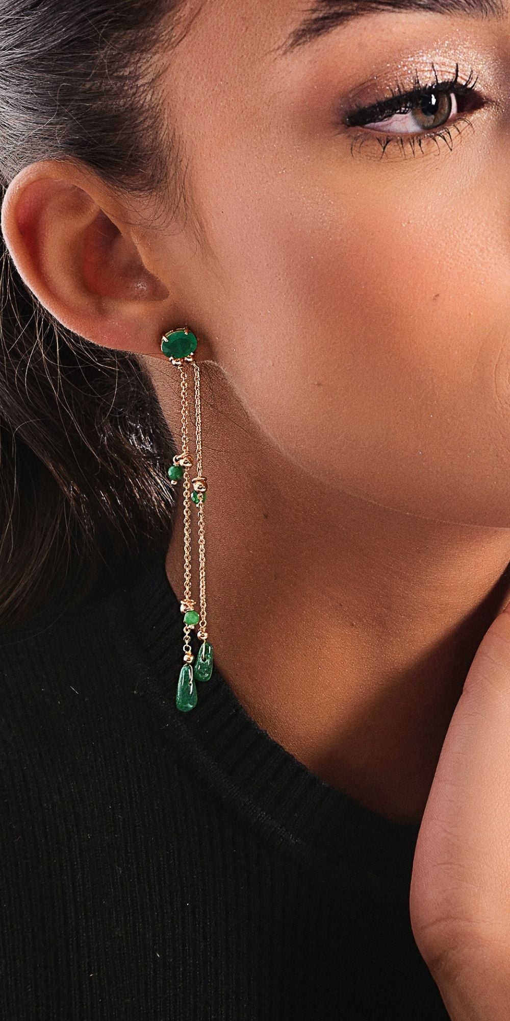 Brinco Graciela Alongado com Pedras Naturais e Banho de Ouro 18k