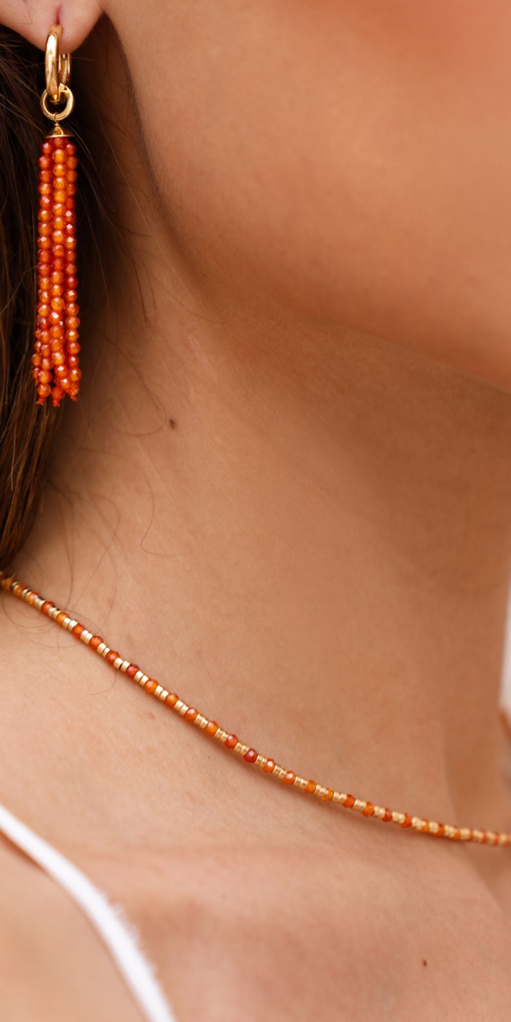 Colar Cora Tipo Aro com Zircônias e Mini Canutilhos Banho de Ouro 18k