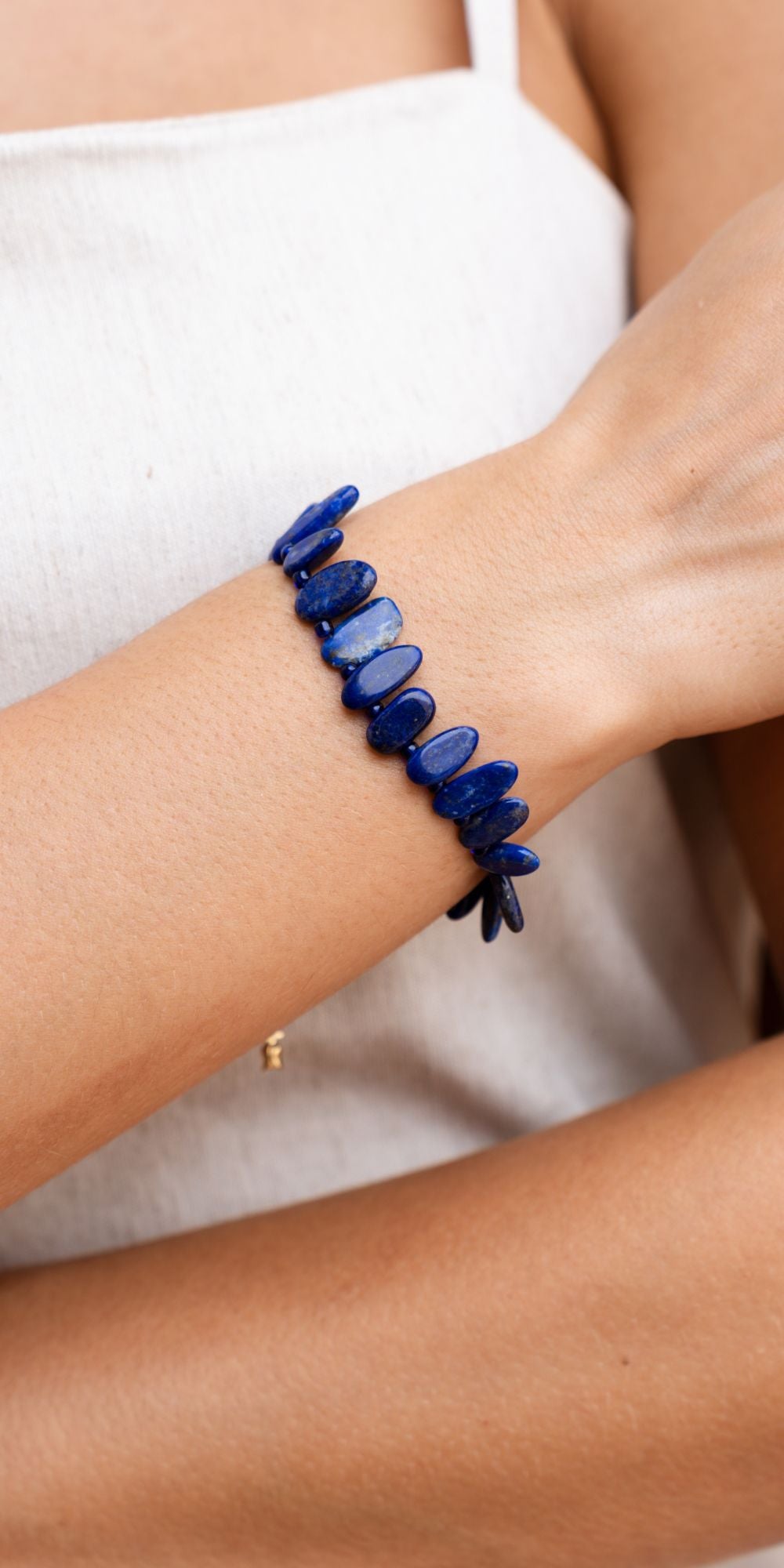 Pulseira Liz com Pedras Naturais Ajustável Banho de Ouro 18k