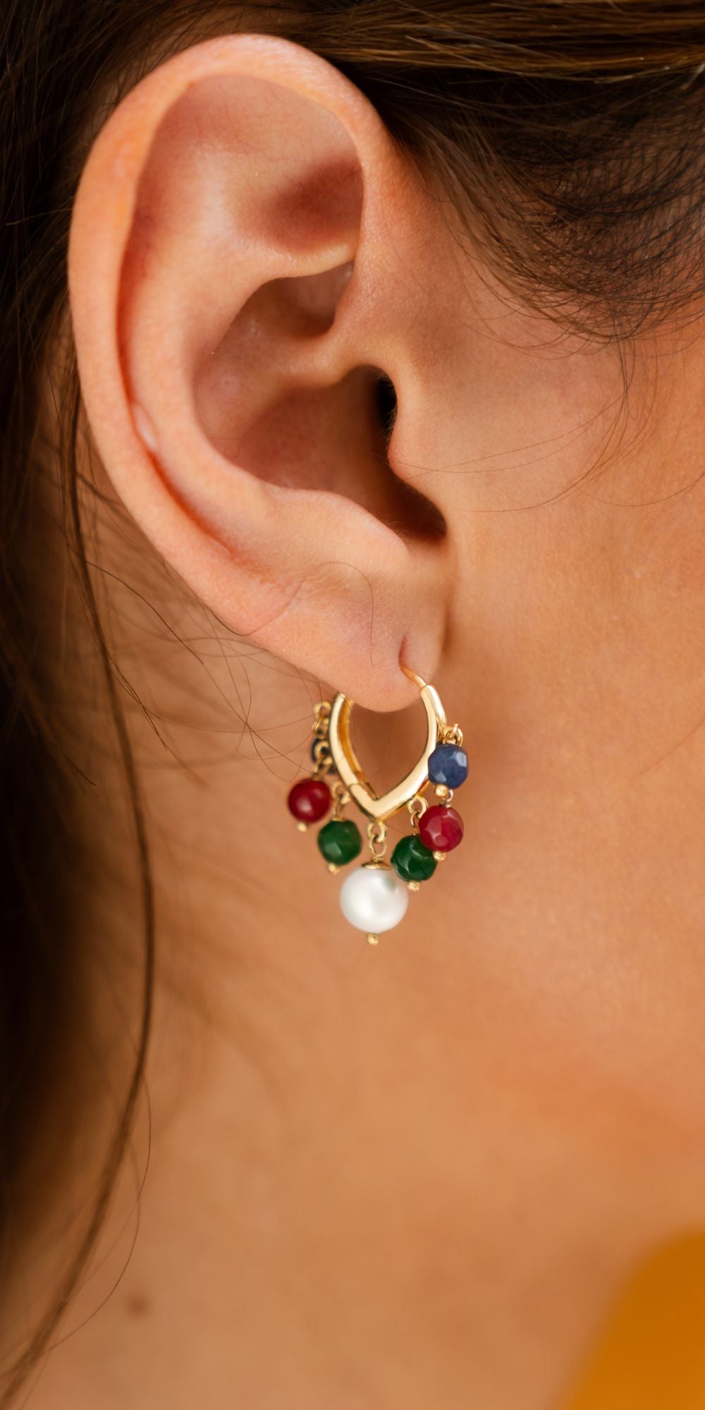 Brinco Gisele Pequeno Colorido ou Pérola Shell Banho de Ouro 18k