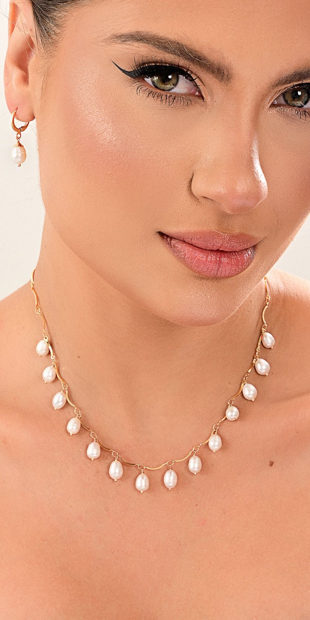 Colar Flávia Pérola de Água Doce Delicado Banho de Ouro 18k