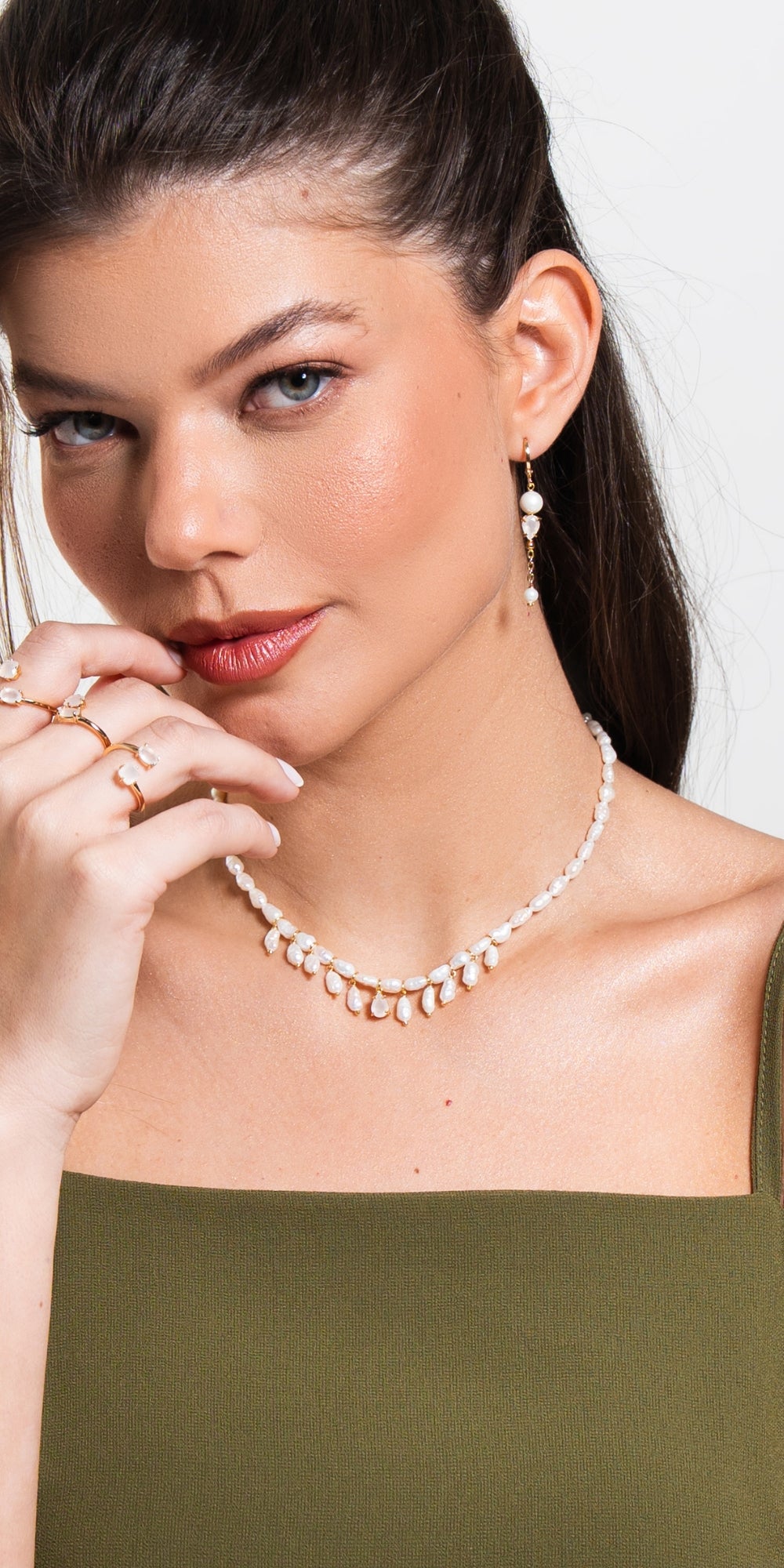 Colar Aya com Gota Cravação de Cristal Banho de Ouro 18k