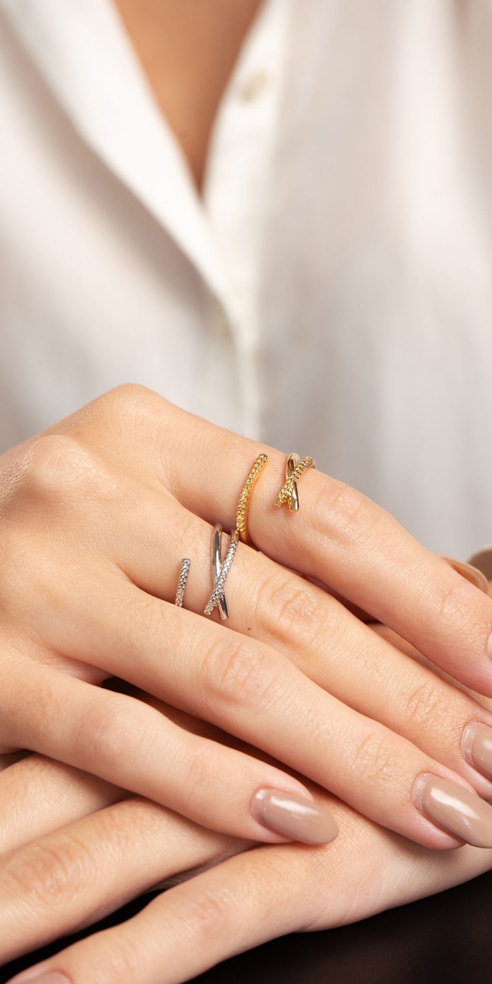 Anel Livia Ajustável Minimalista Banho de Ouro 18k ou Ródio