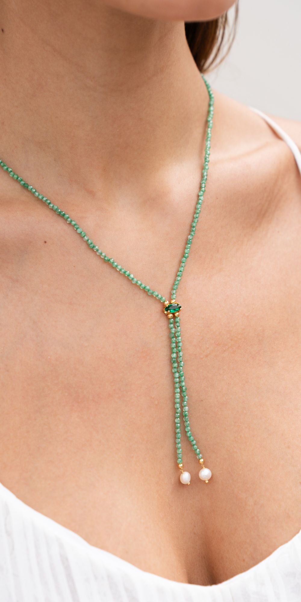 Colar Iara Gravatinha Zircônias e Pérola Banho de Ouro 18k