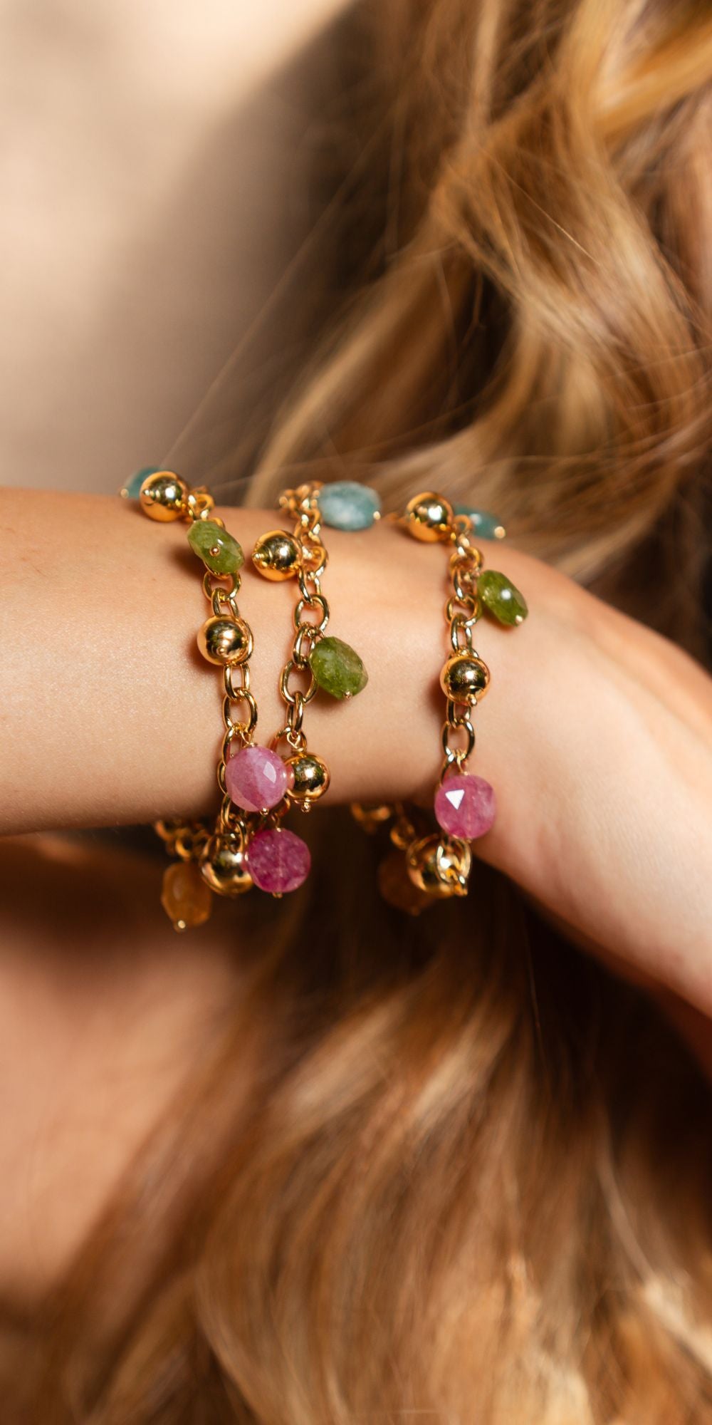 Pulseira Verbena de Corrente com Pedras Coloridas Banho de Ouro 18k