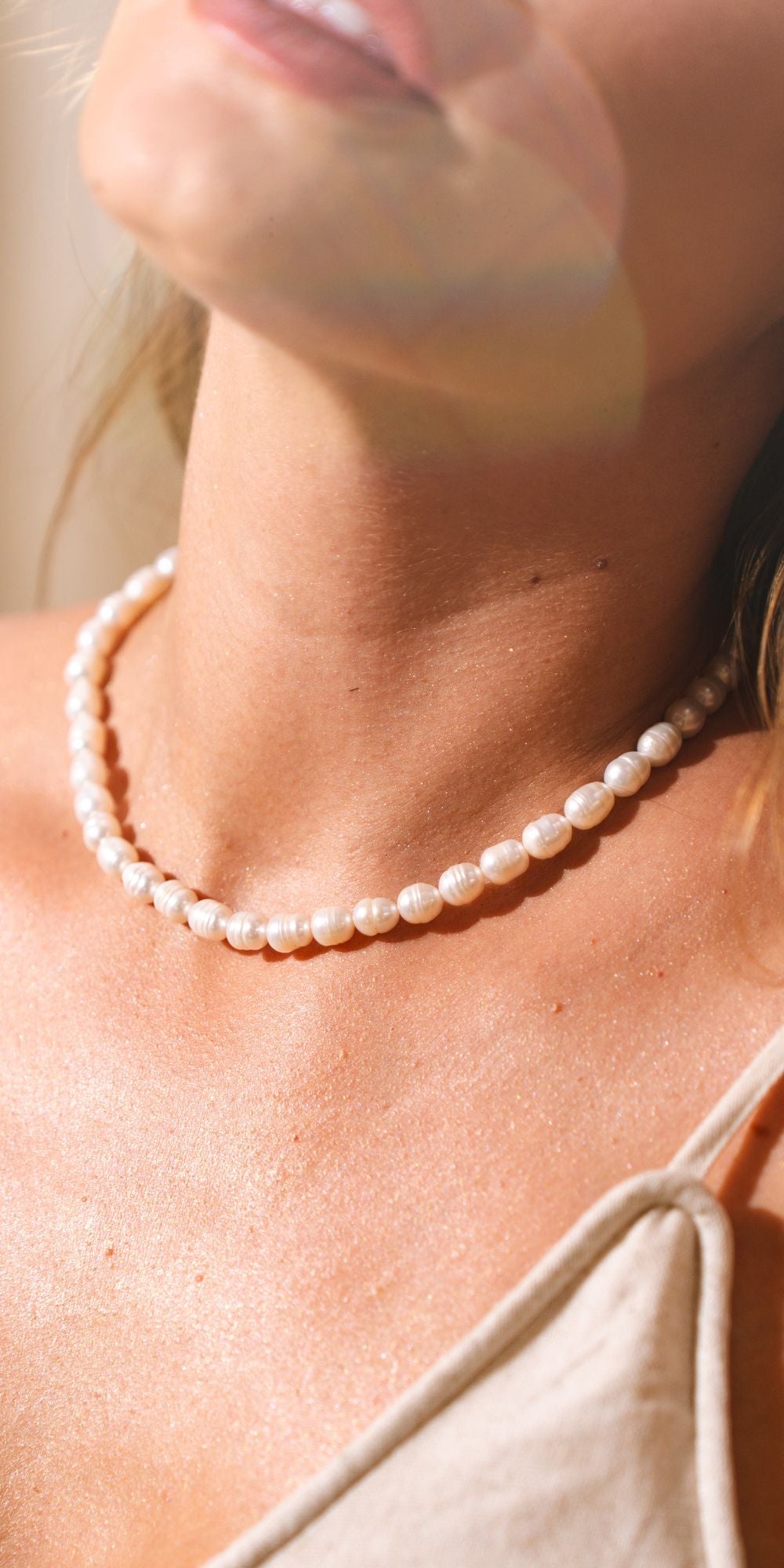 Colar Déia com Pérola de Água Doce Banho de Ouro 18k