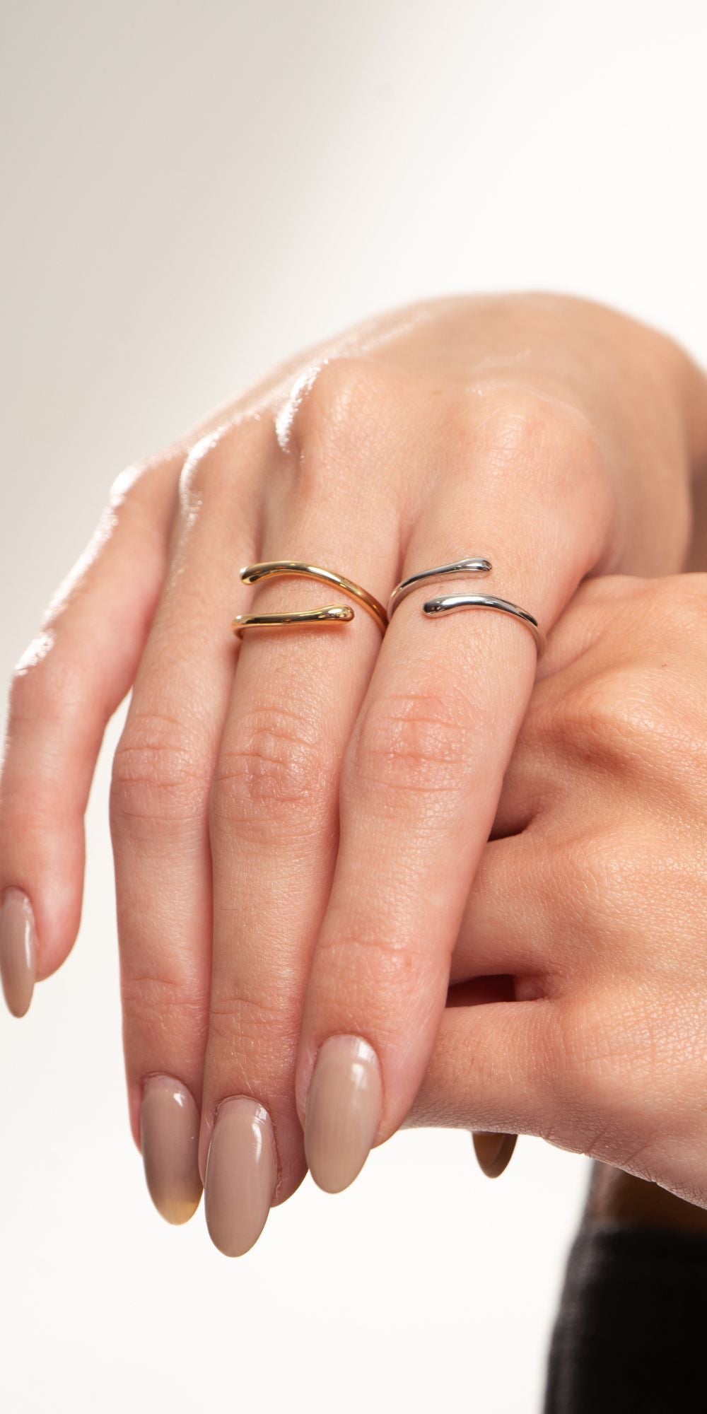 Anel Erika Ajustável Minimalista Banho de Ouro 18k e Ródio