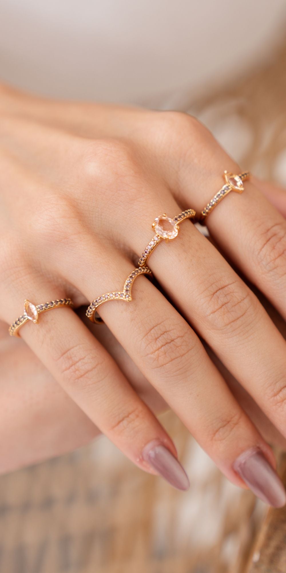 Anel Elis Delicado Pedra Oval Zircônia Banho de Ouro 18k