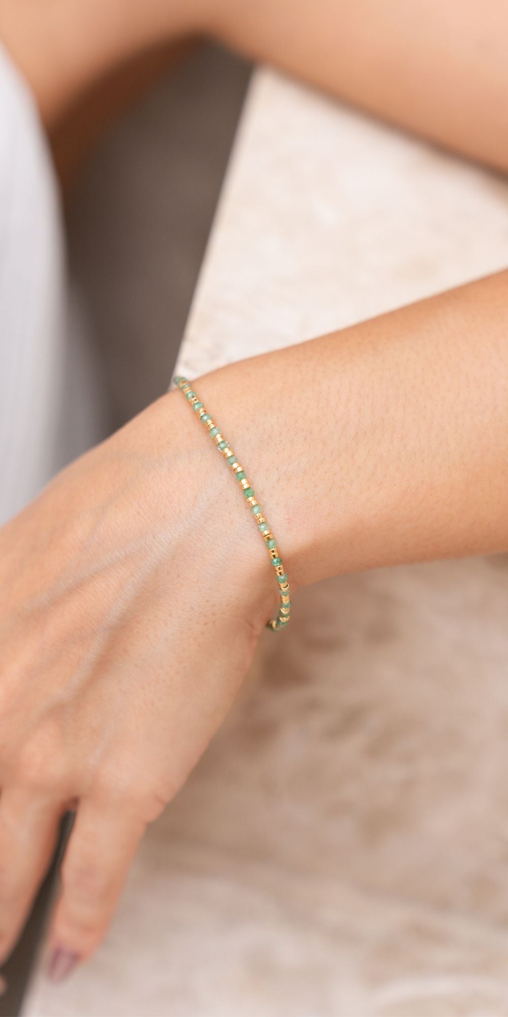 Pulseira Cora Delicada com Zircônias Coloridas Banho de Ouro 18k