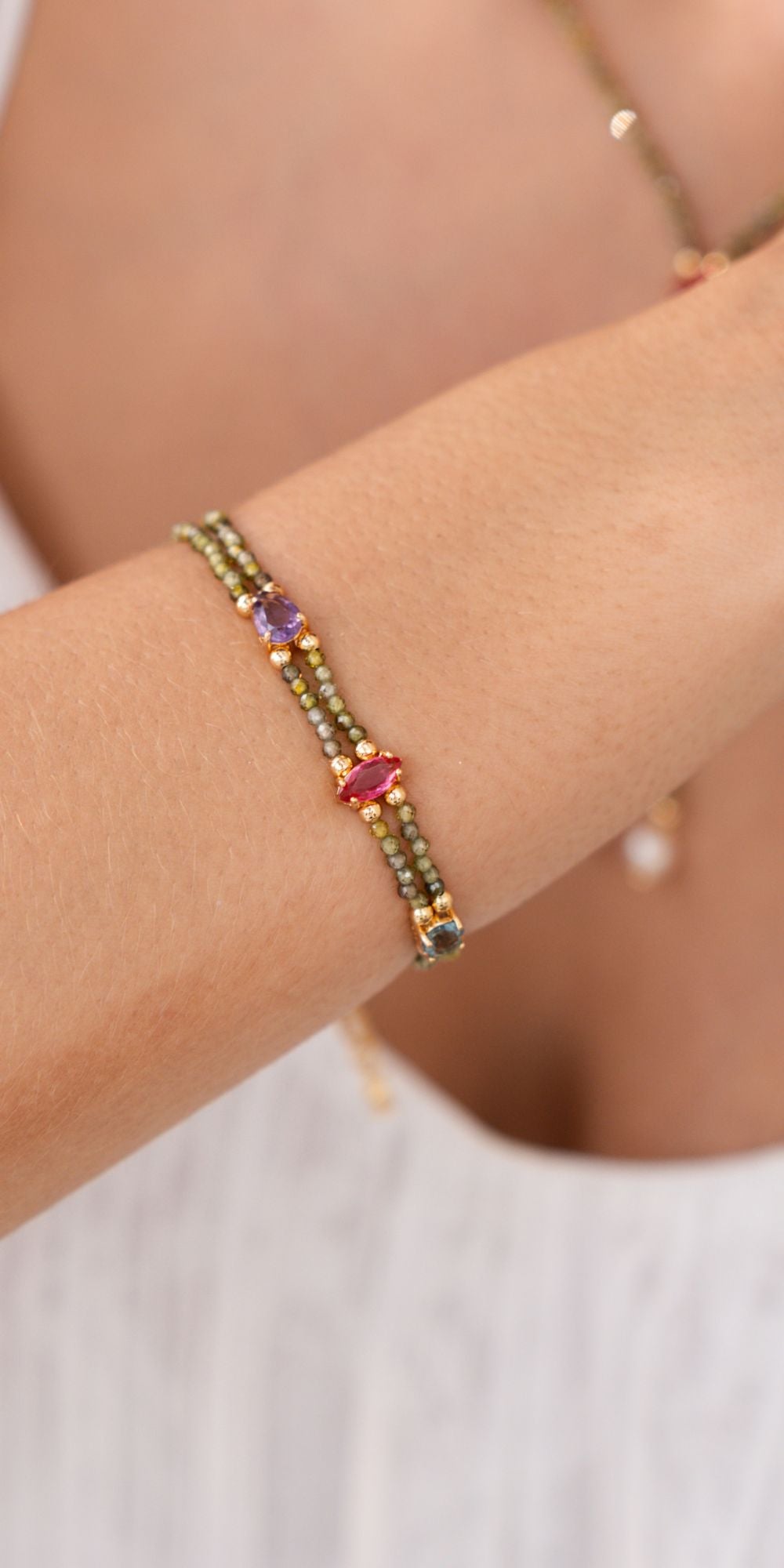 Pulseira Ina Delicada Cravação de Cristais e Zircônias Banho de Ouro 18k