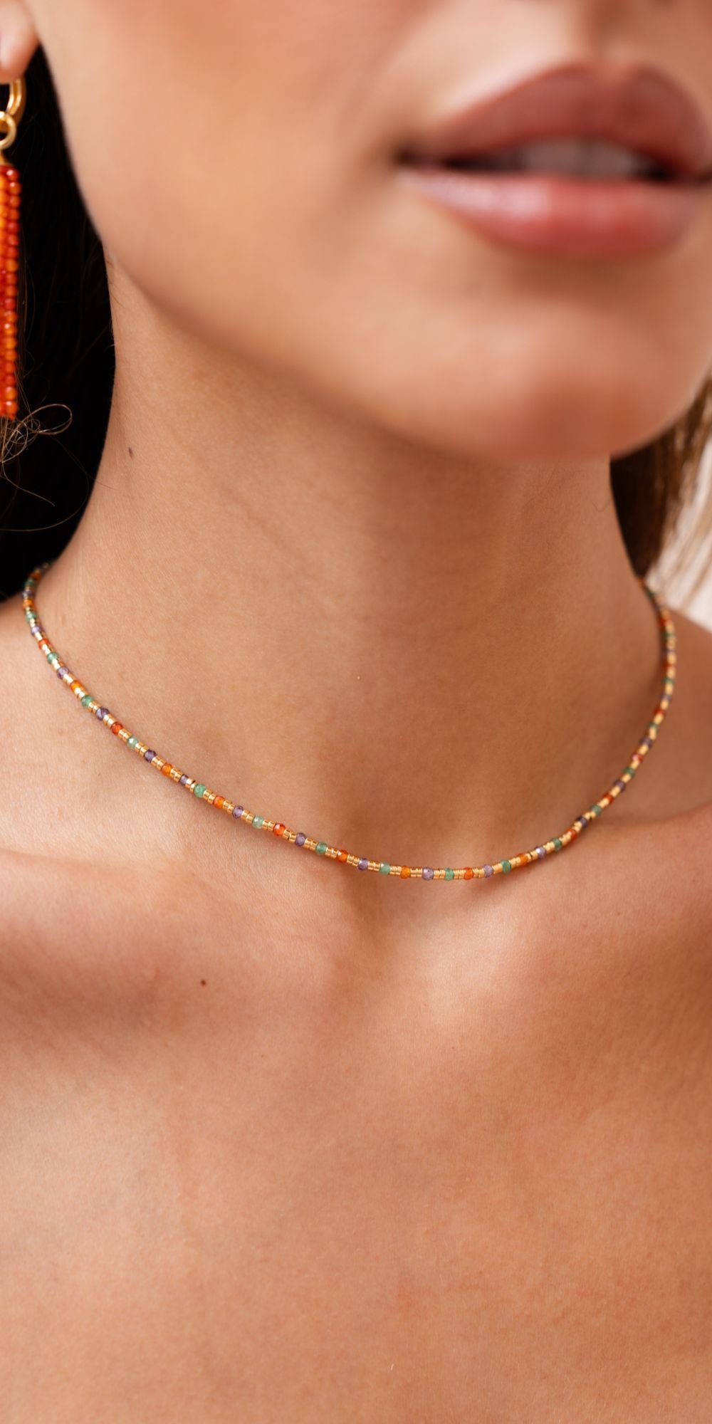 Colar Cora Tipo Aro com Zircônias e Mini Canutilhos Banho de Ouro 18k