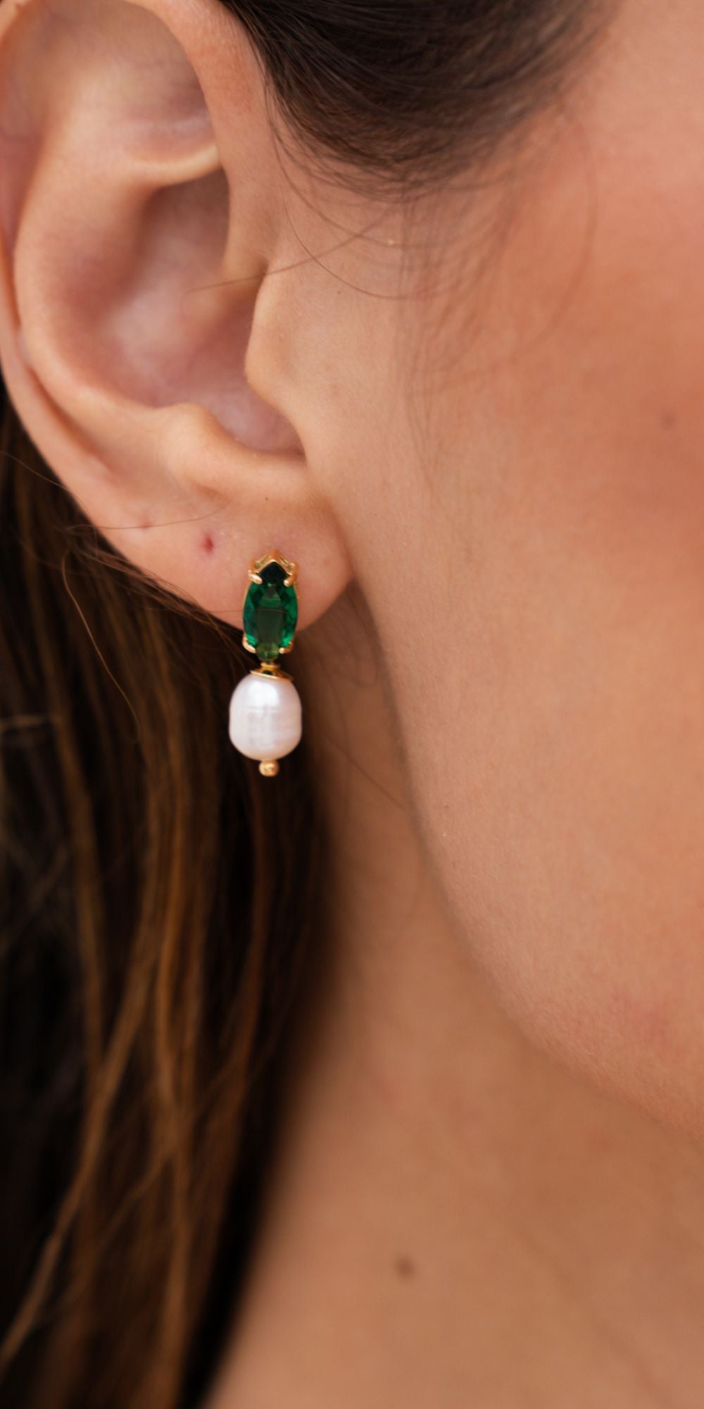 Brinco Wan Pequeno Pérola Água Doce e Cristal Navete Banho de Ouro 18k