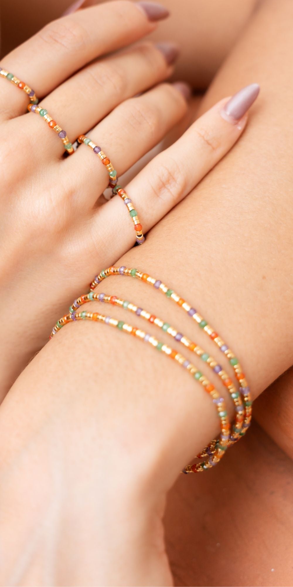 Pulseira Cora Delicada com Zircônias Coloridas Banho de Ouro 18k