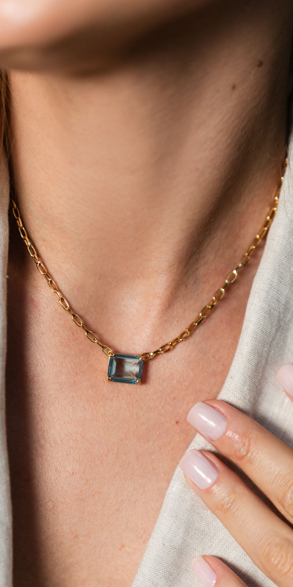 Colar Ane de Corrente com Pedra Cravada Banho de Ouro 18k