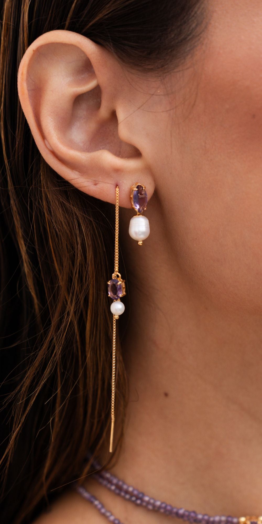 Brinco Jess Fio Longo Pedra Oval Pérola Banho de Ouro 18k