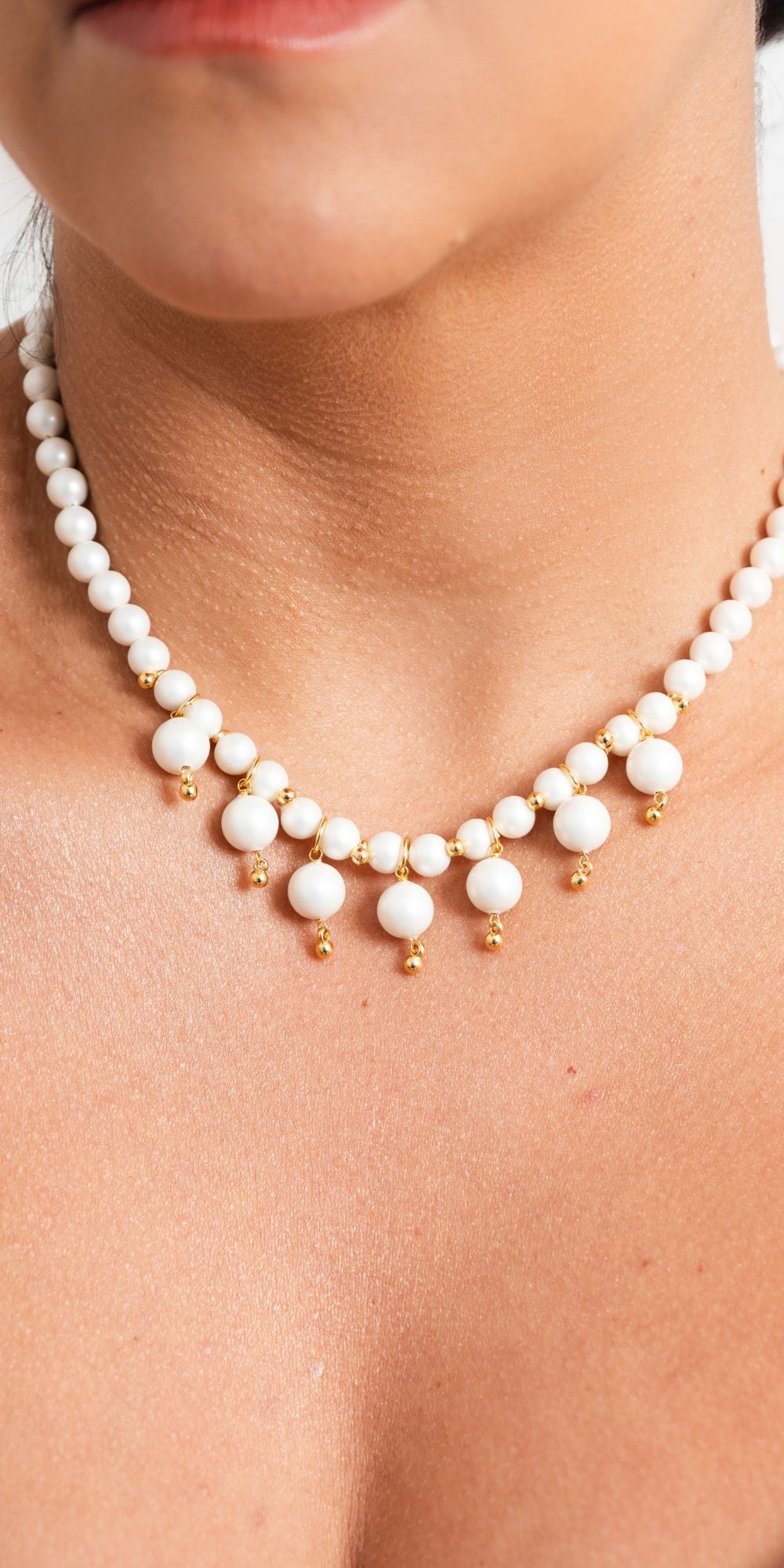 Colar Fabiana com Pérolas Shell 6mm e 8mm Banho de Ouro 18k