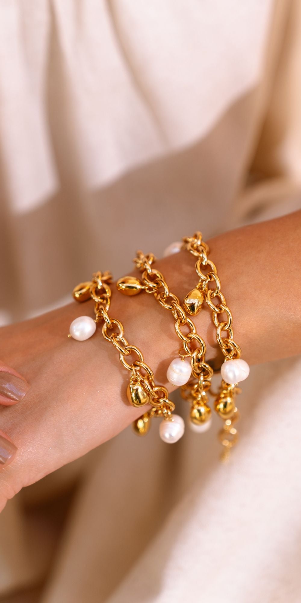 Pulseira Noa de Elos com Pérolas Banho de Ouro 18k