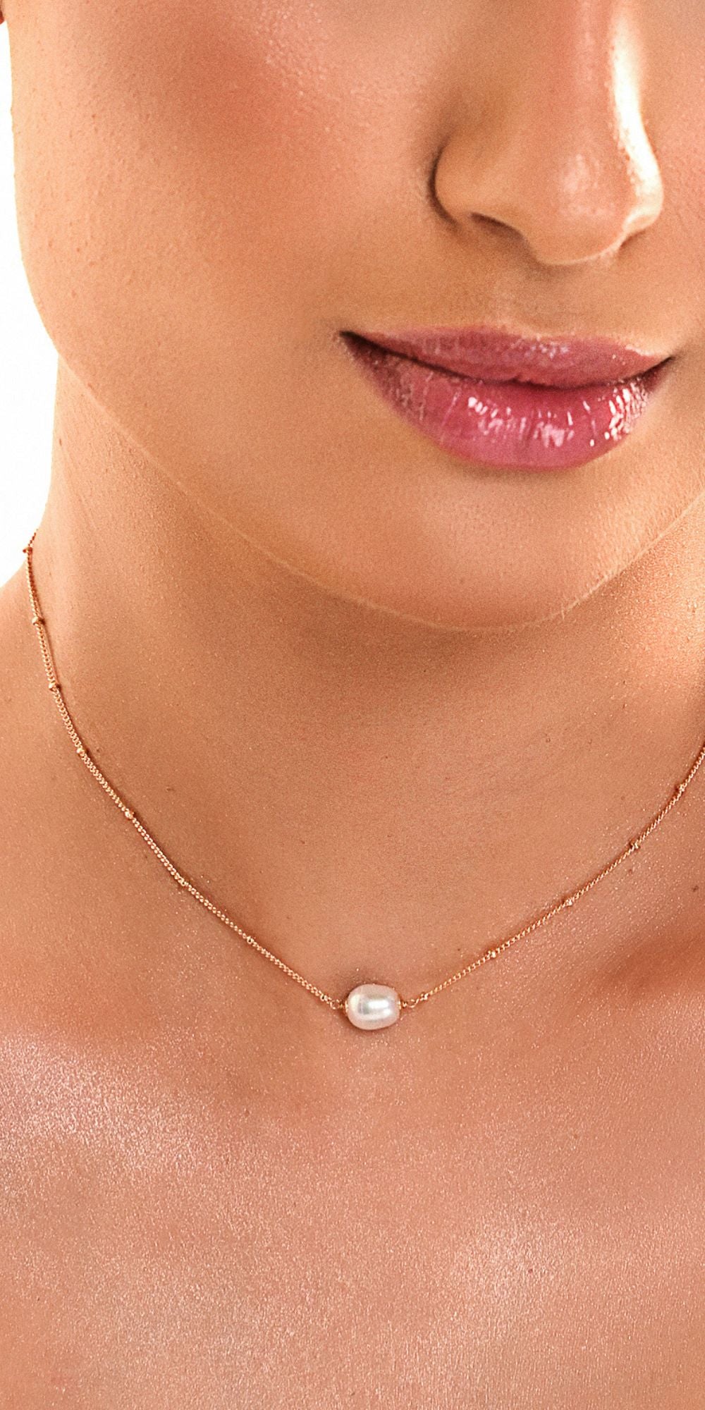 Colar Vera Curto com Pérolas de Água Doce Banho de Ouro 18k