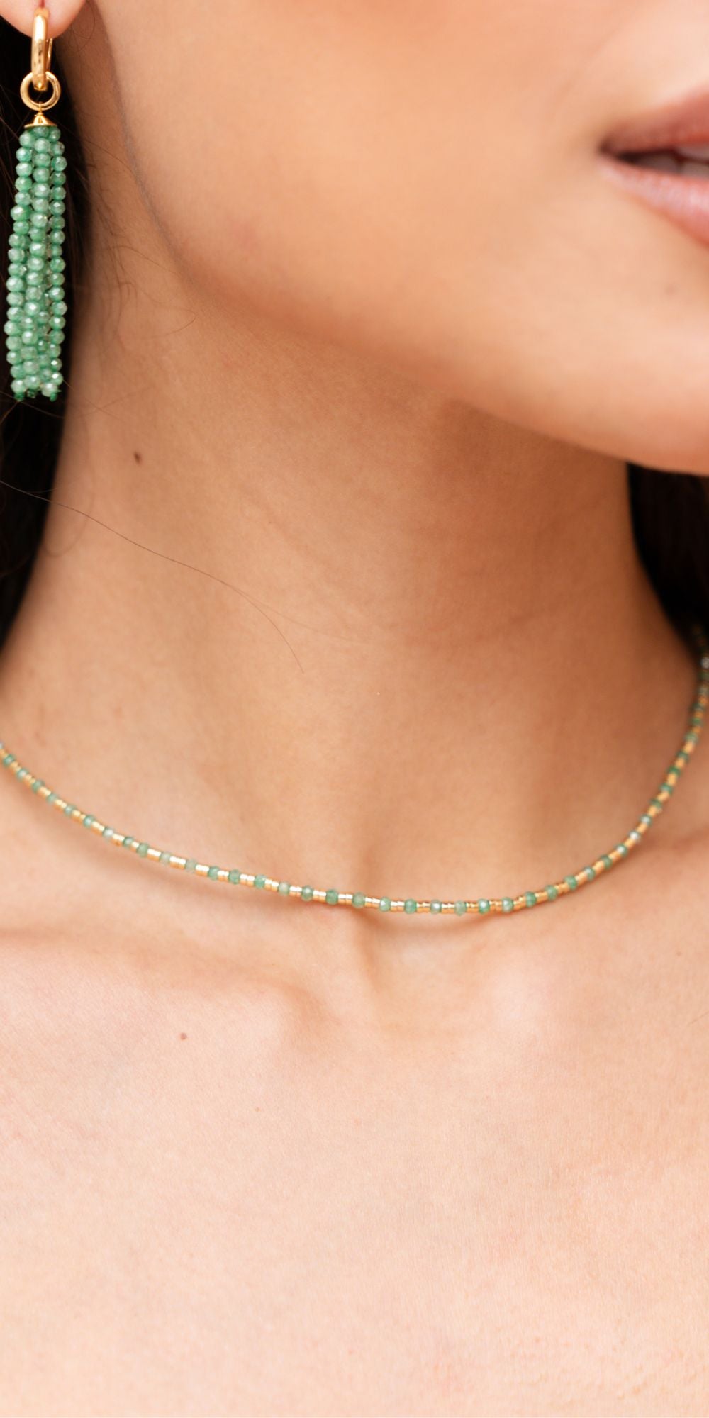 Colar Cora Tipo Aro com Zircônias e Mini Canutilhos Banho de Ouro 18k