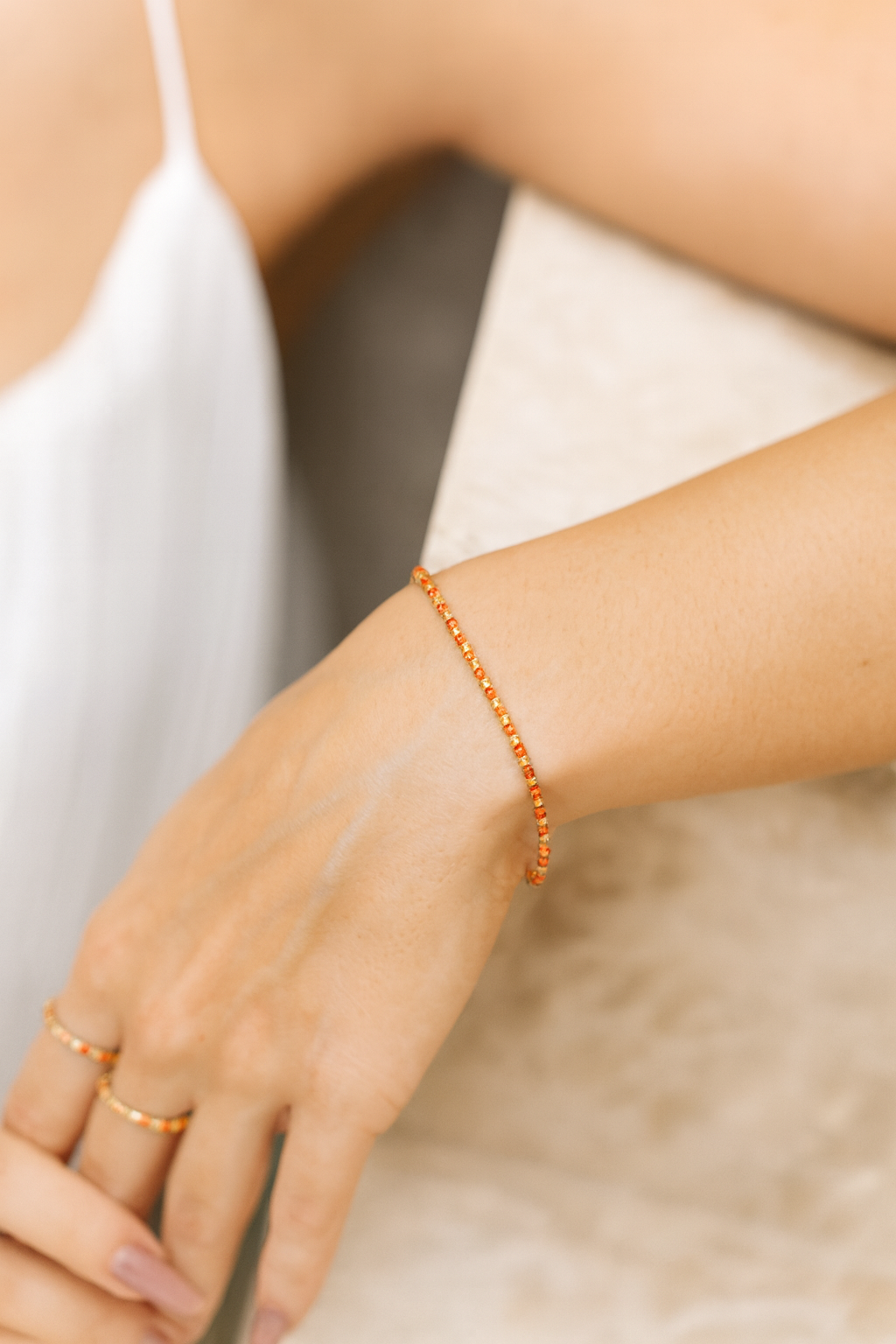 Pulseira Cora Delicada com Zircônias Coloridas Banho de Ouro 18k