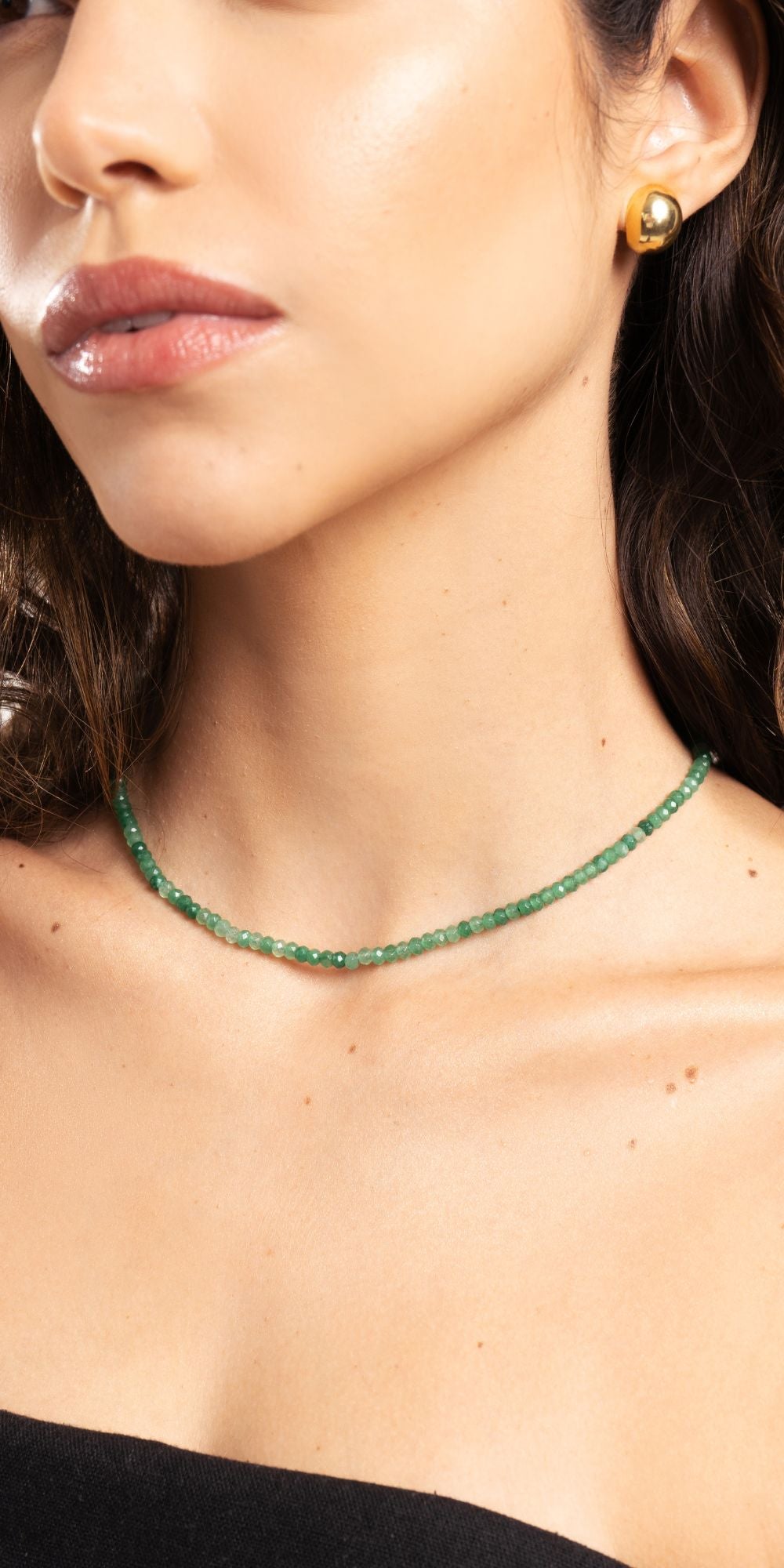 Colar Roberta Curto com Pedras Jade Banho de Ouro 18k