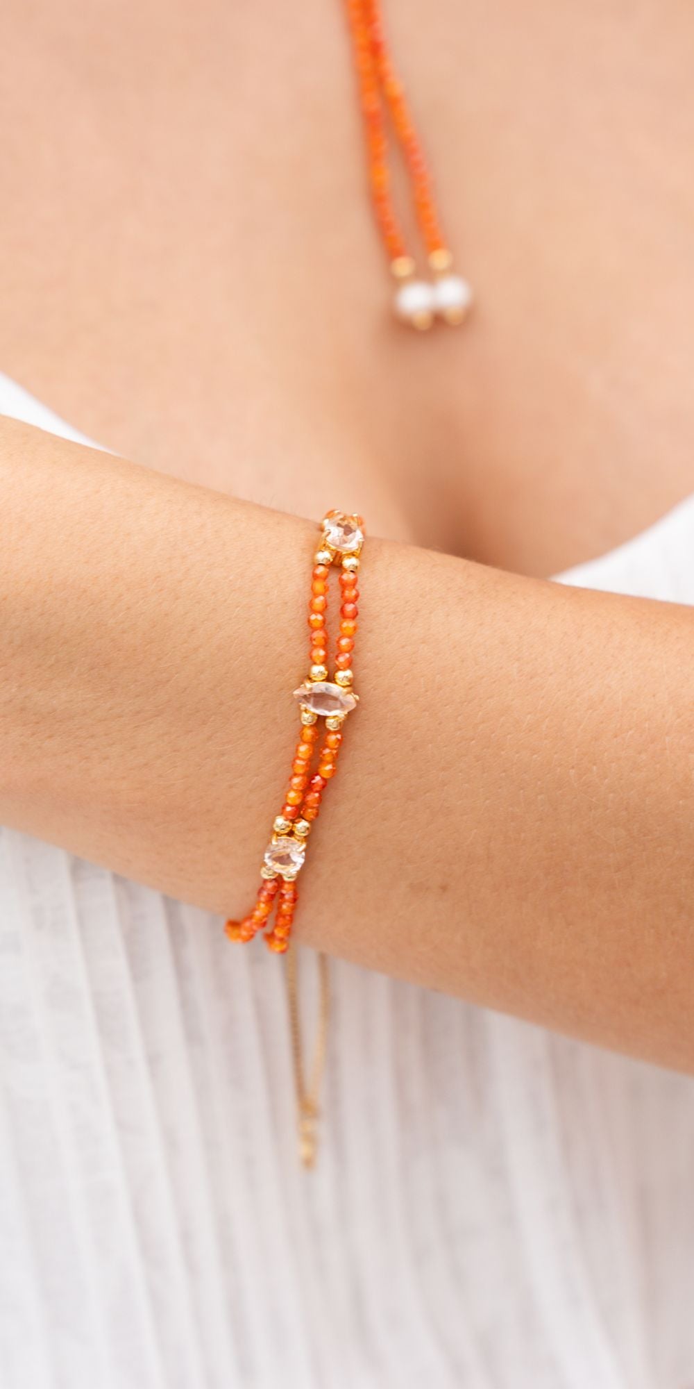 Pulseira Ina Delicada Cravação de Cristais e Zircônias Banho de Ouro 18k