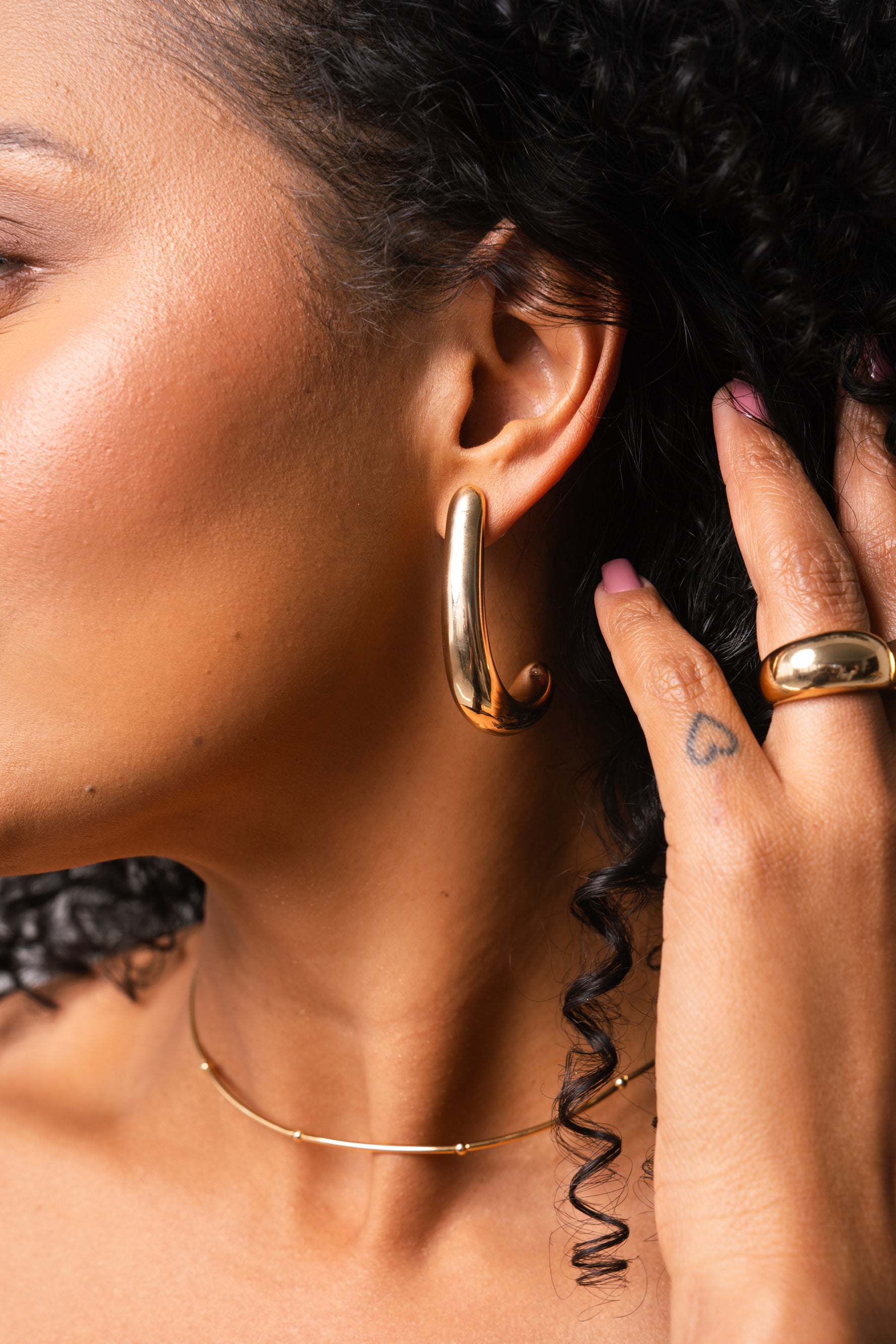 Brinco Isadora Estruturado Moderno Banho de Ouro 18k