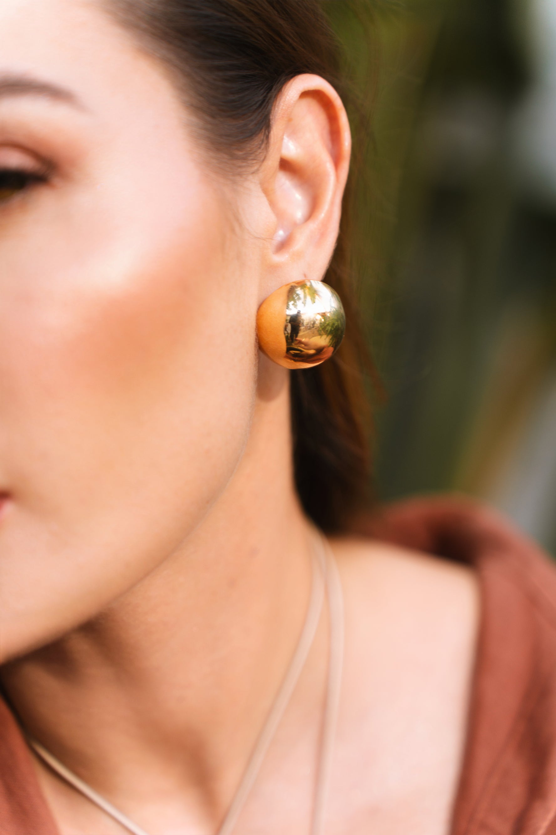 Brinco Marta Meia Bola Banho de Ouro 18k