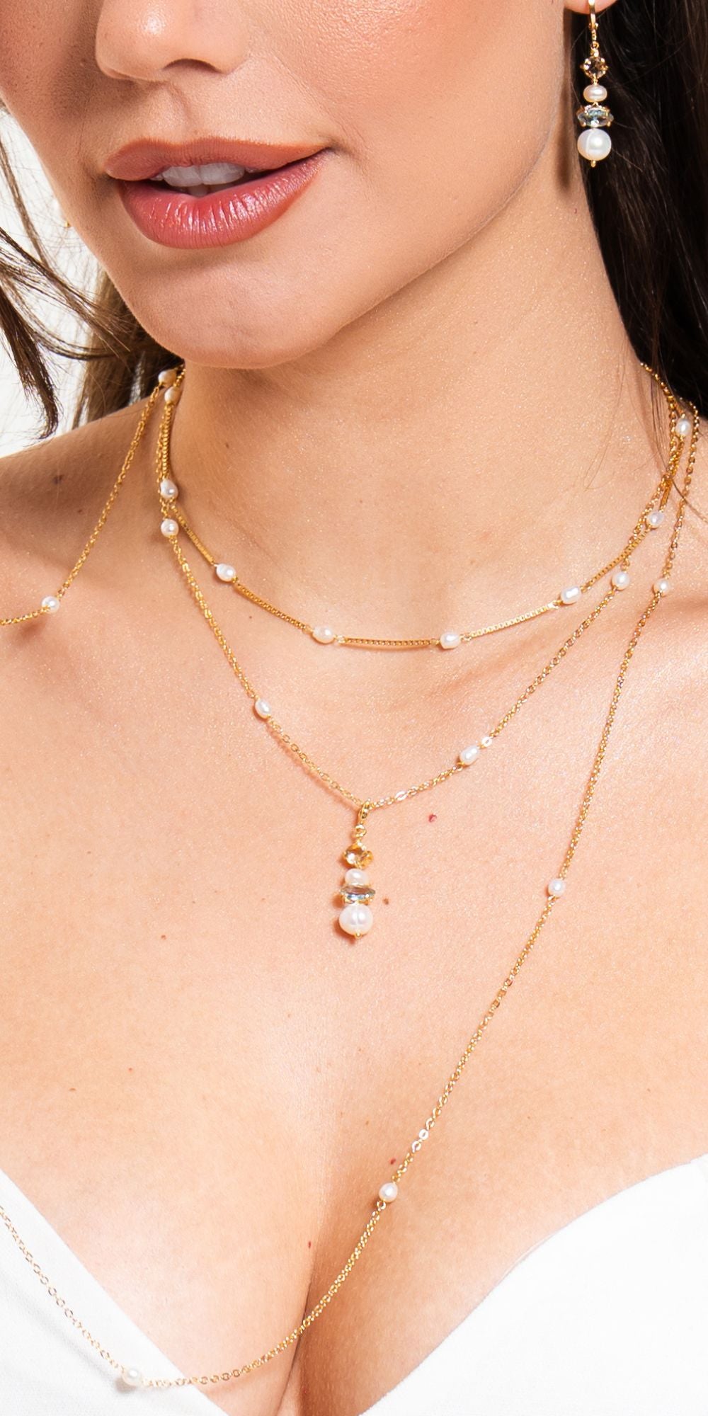 Colar Lila com Pingente Removível Pérolas de Água Doce Banho de Ouro 18k