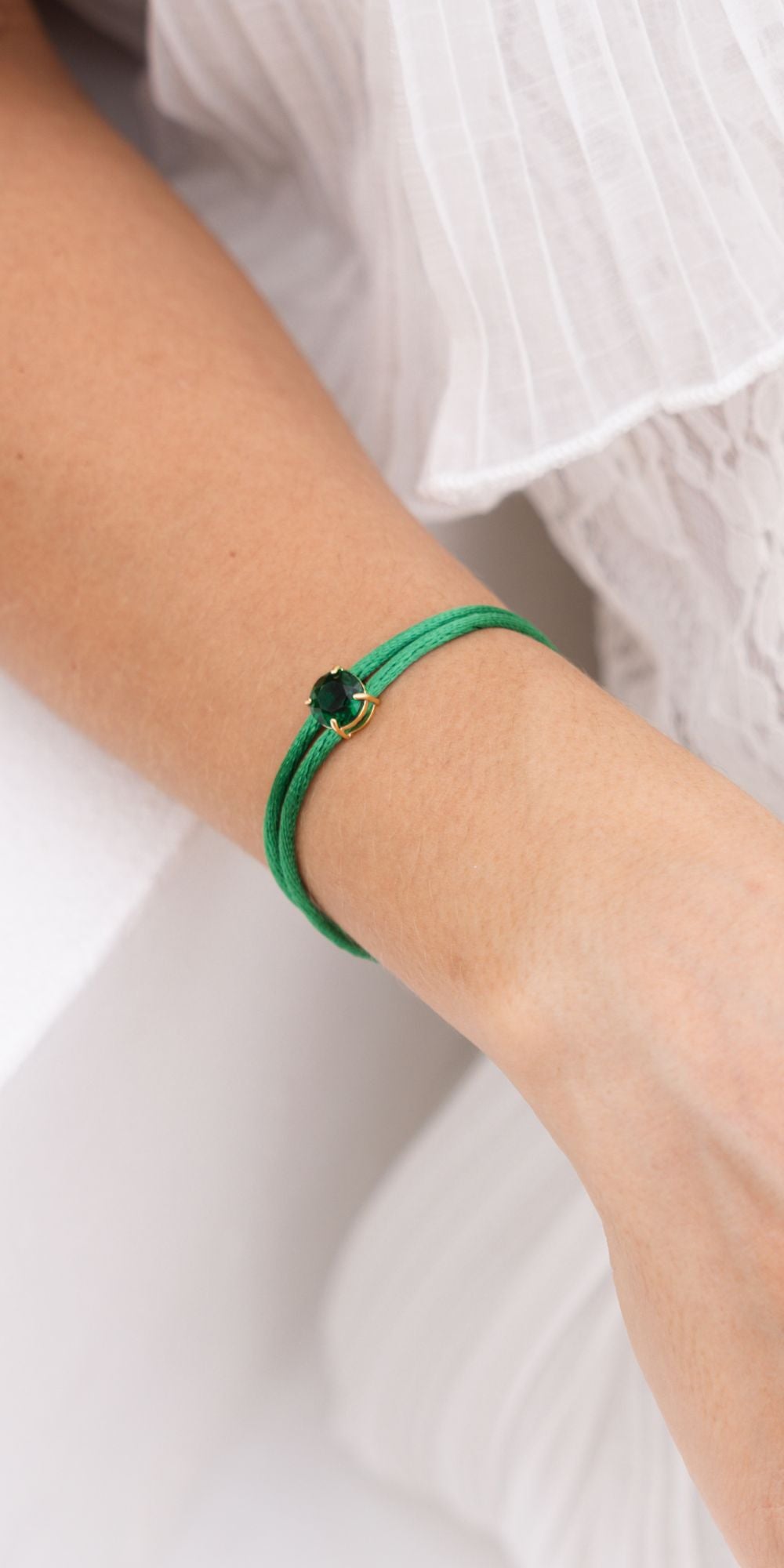 Pulseira Mia Ajustável Colorida com Banho de Ouro 18k