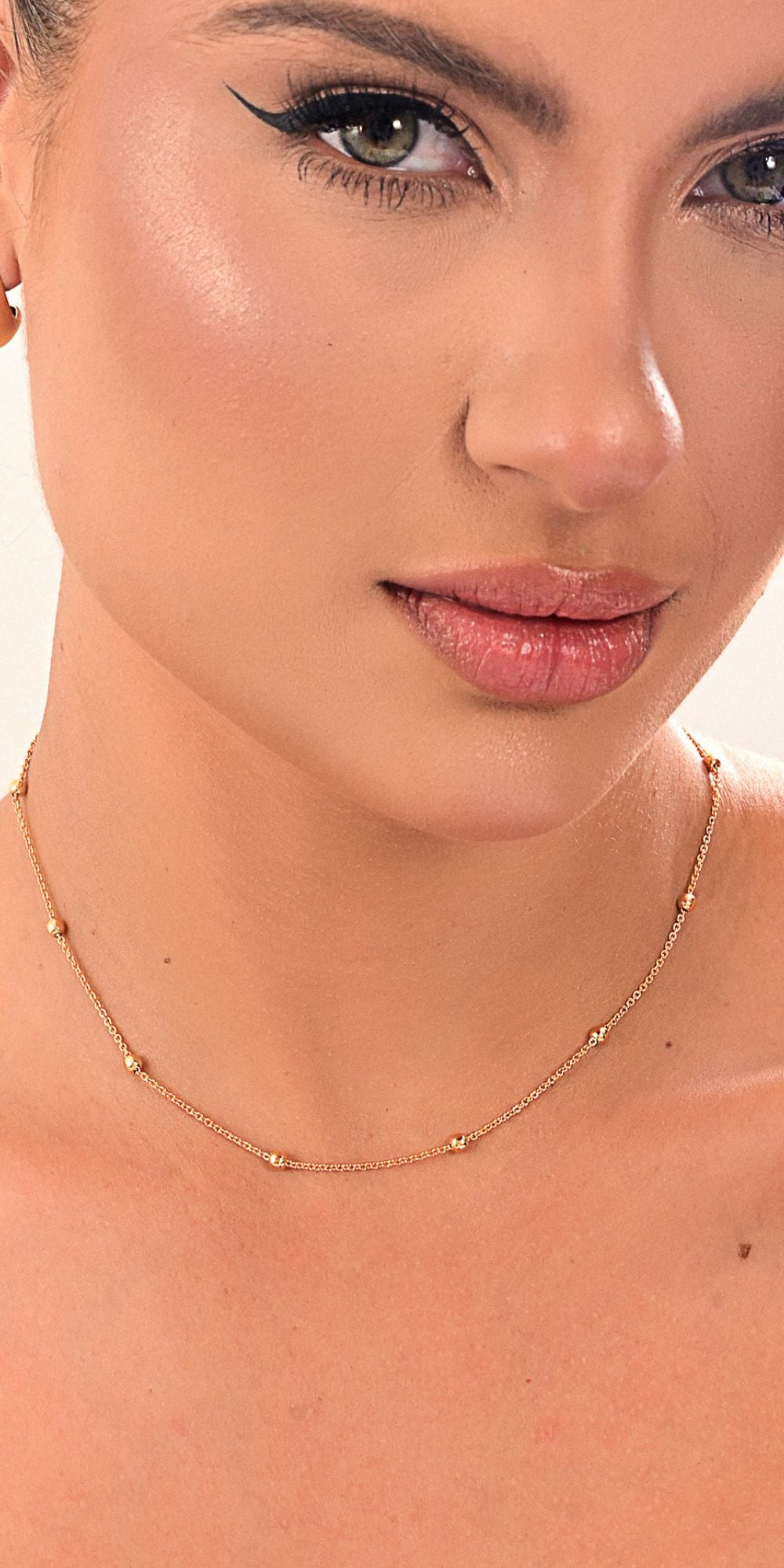 Colar Lívia com Corrente de Microesferas Banho de Ouro 18k