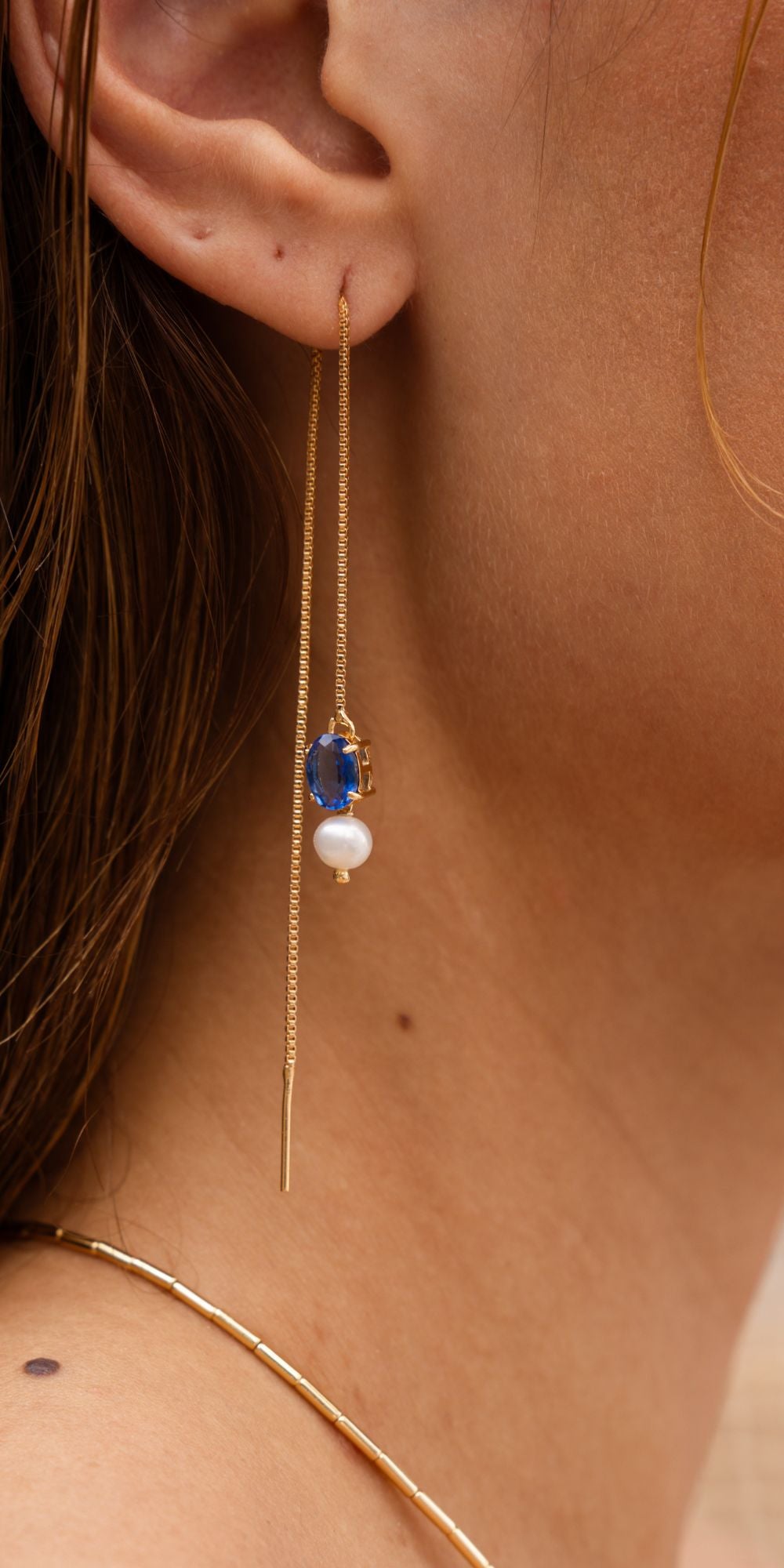 Brinco Jess Fio Longo Pedra Oval Pérola Banho de Ouro 18k