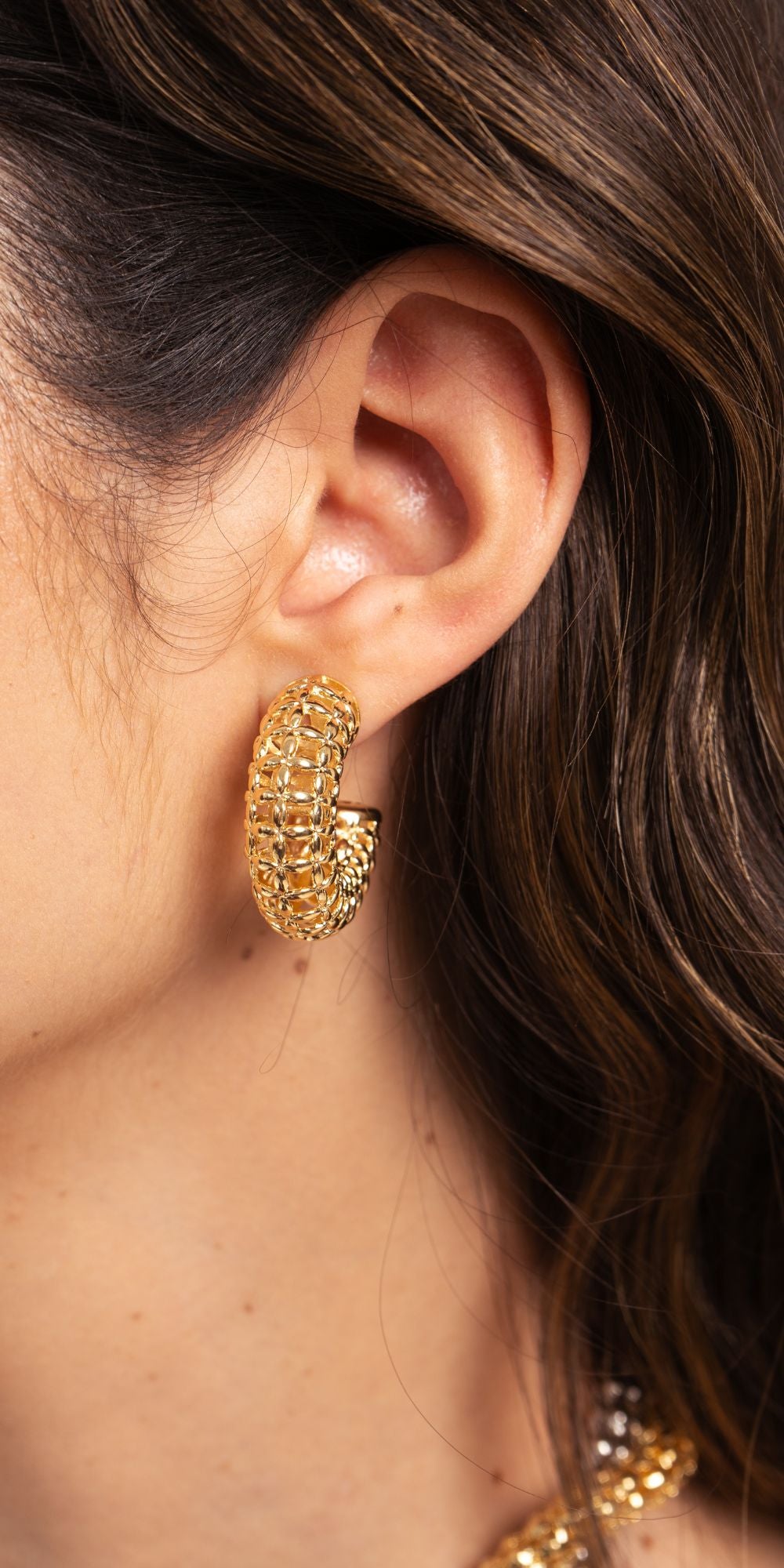 Brinco Eliane de Argola Maxi Design Elos Banho de Ouro 18k