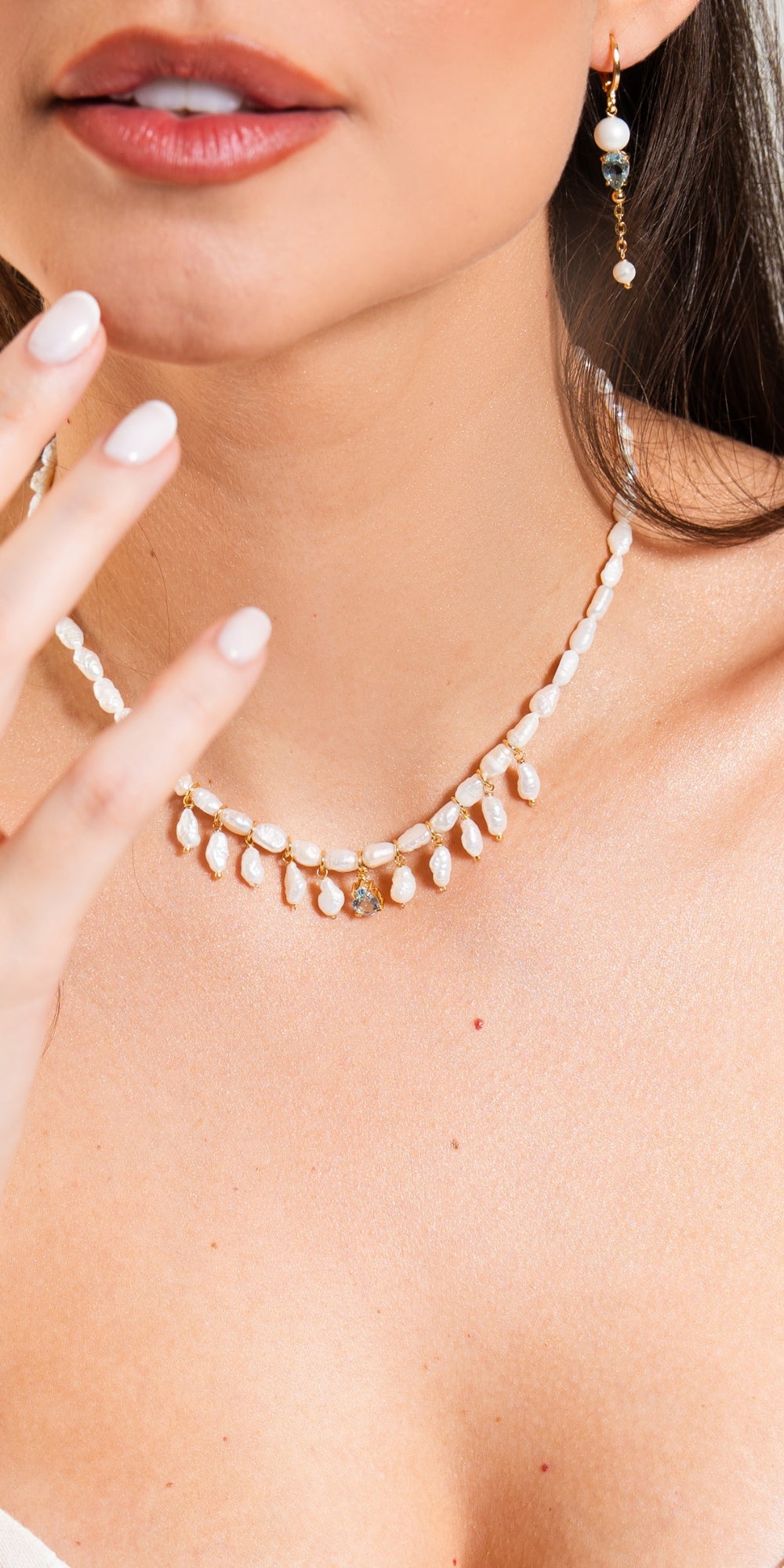 Colar Aya com Gota Cravação de Cristal Banho de Ouro 18k