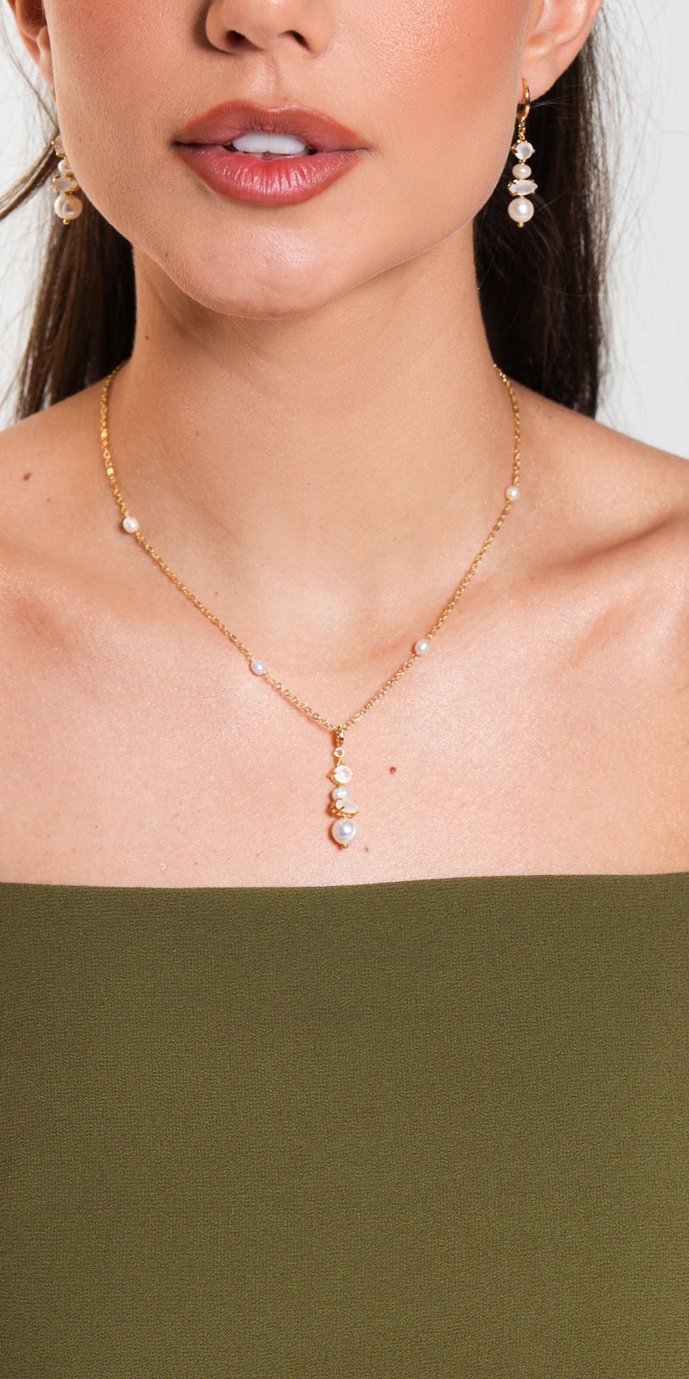 Colar Lila com Pingente Removível Pérolas de Água Doce Banho de Ouro 18k