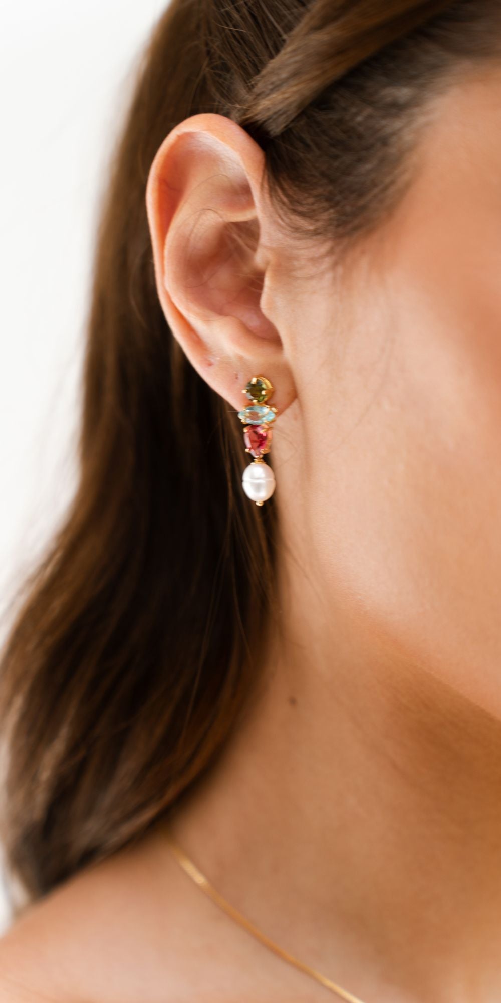 Brinco Carolina com Cristais e Pérola de Água Doce Banho de Ouro 18k