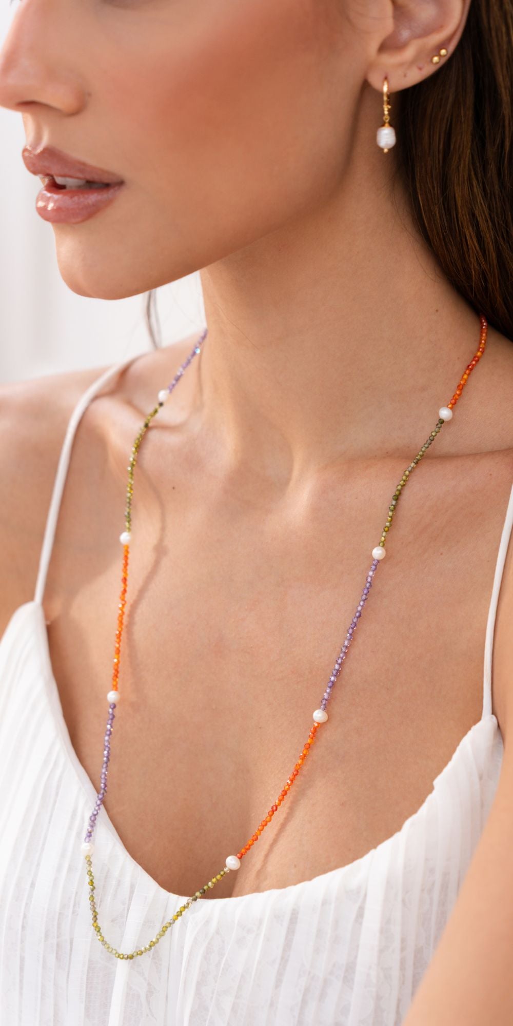 Colar Lani Longo com Pérolas de Água Doce e Zircônias Banho de Ouro 18k