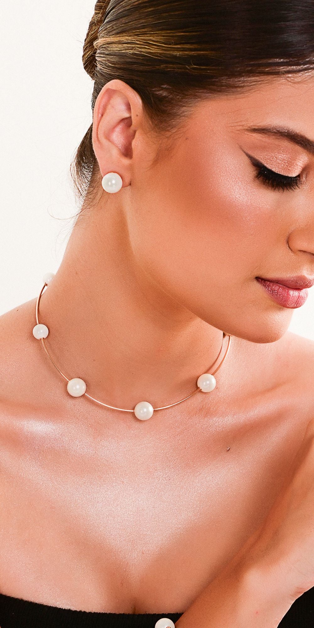 Colar Elysia com Pérolas Shell e Tubos Banho de Ouro 18k
