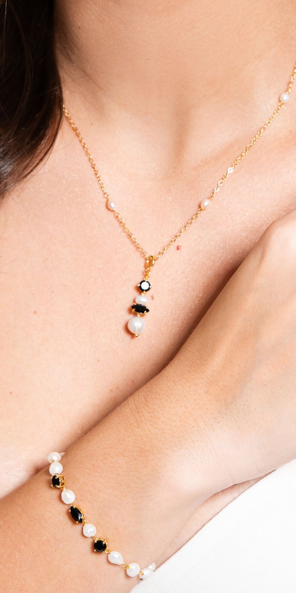 Colar Lila com Pingente Removível Pérolas de Água Doce Banho de Ouro 18k