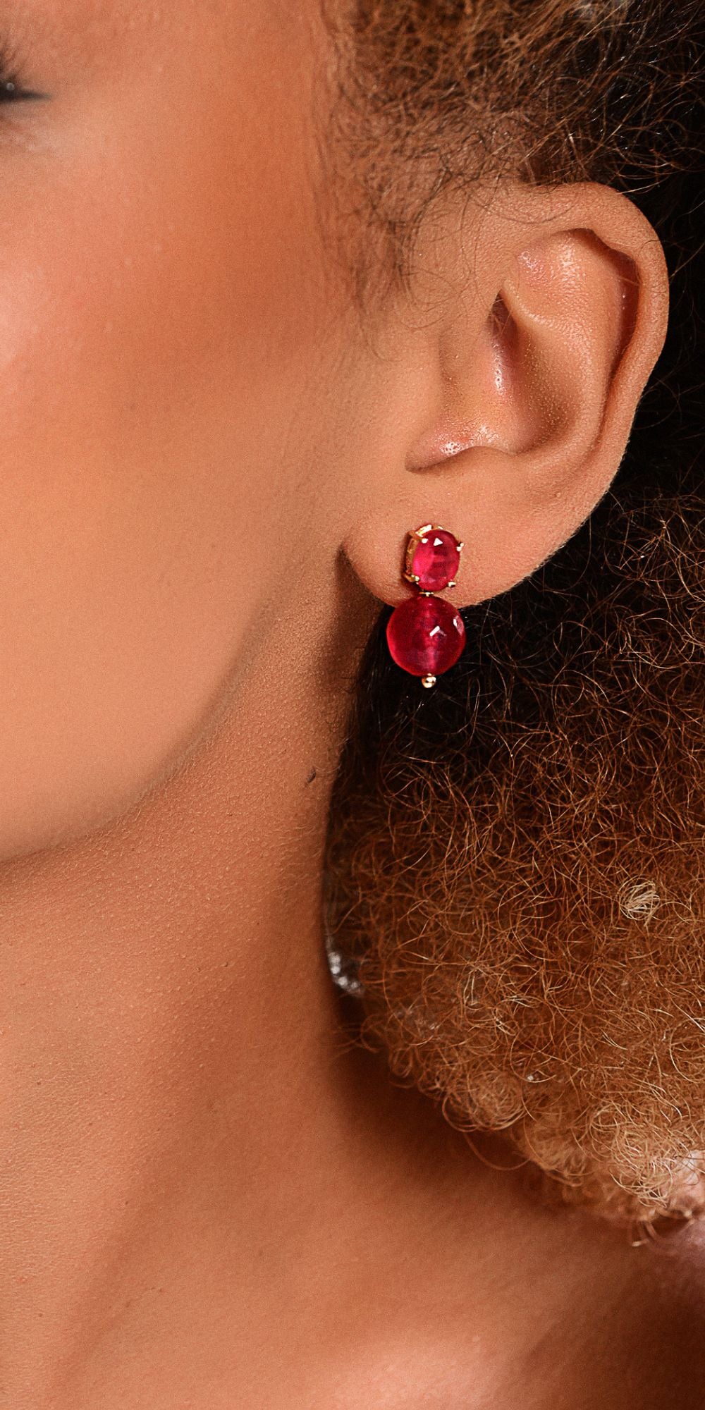 Brinco Serena com Pedras Coloridas Banho de Ouro 18k