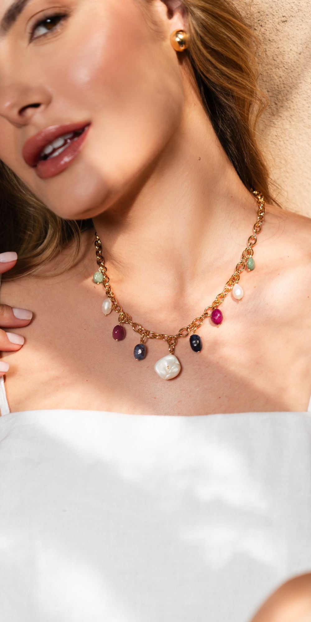 Colar Lis de Corrente com Pedras e Pérolas Banho de Ouro 18k