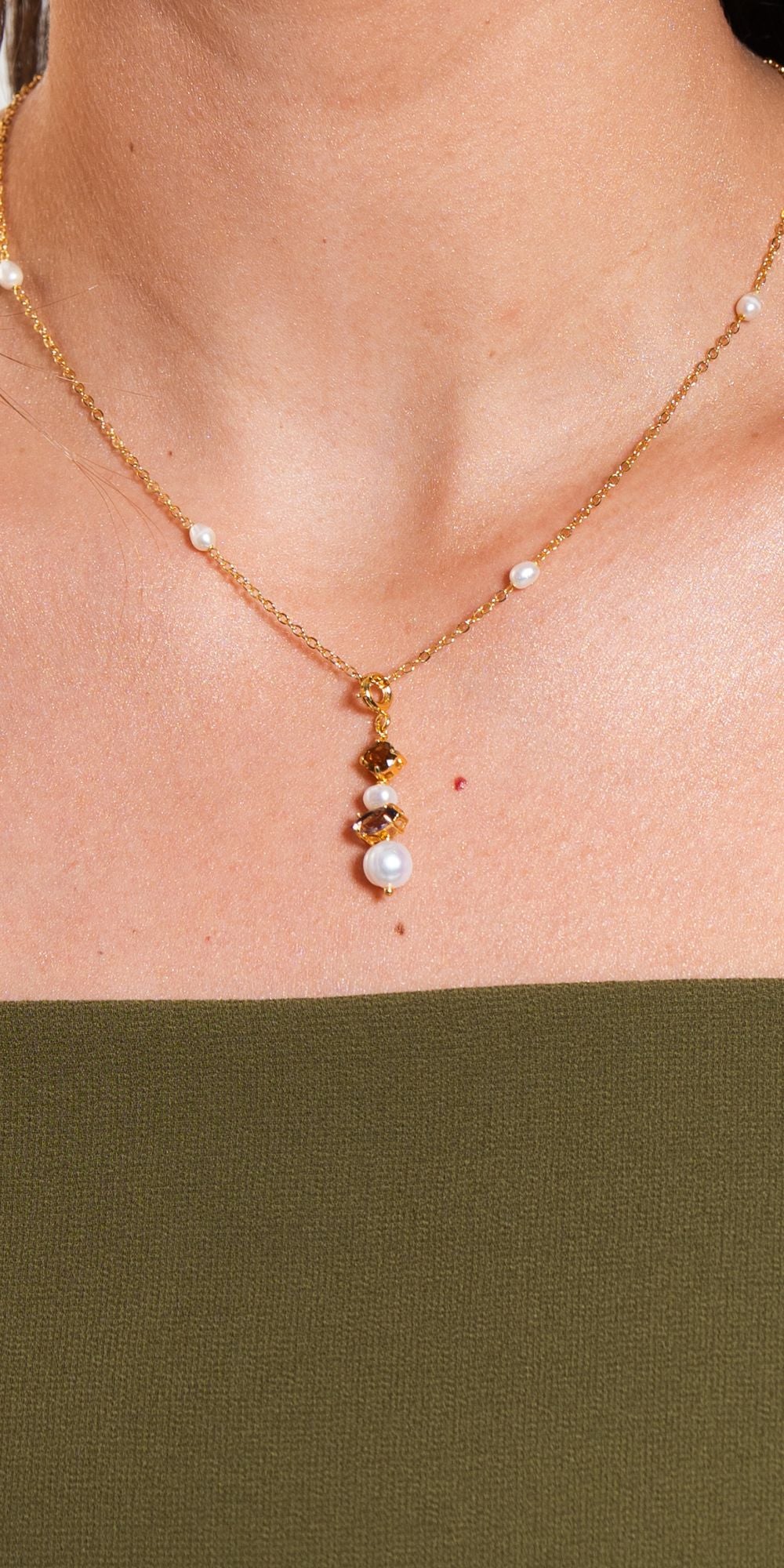 Colar Lila com Pingente Removível Pérolas de Água Doce Banho de Ouro 18k