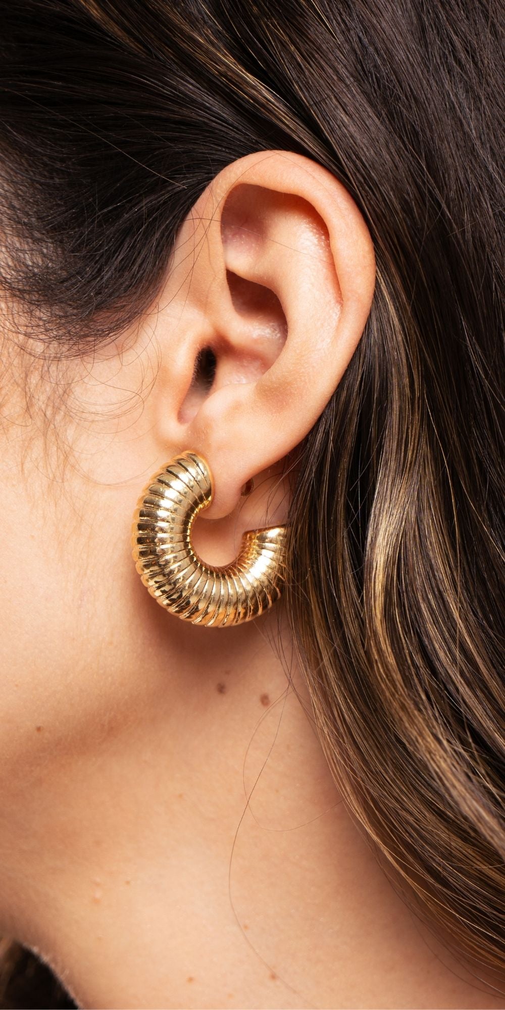 Brinco Gi de Argola Maxi Texturizada Banho de Ouro 18k