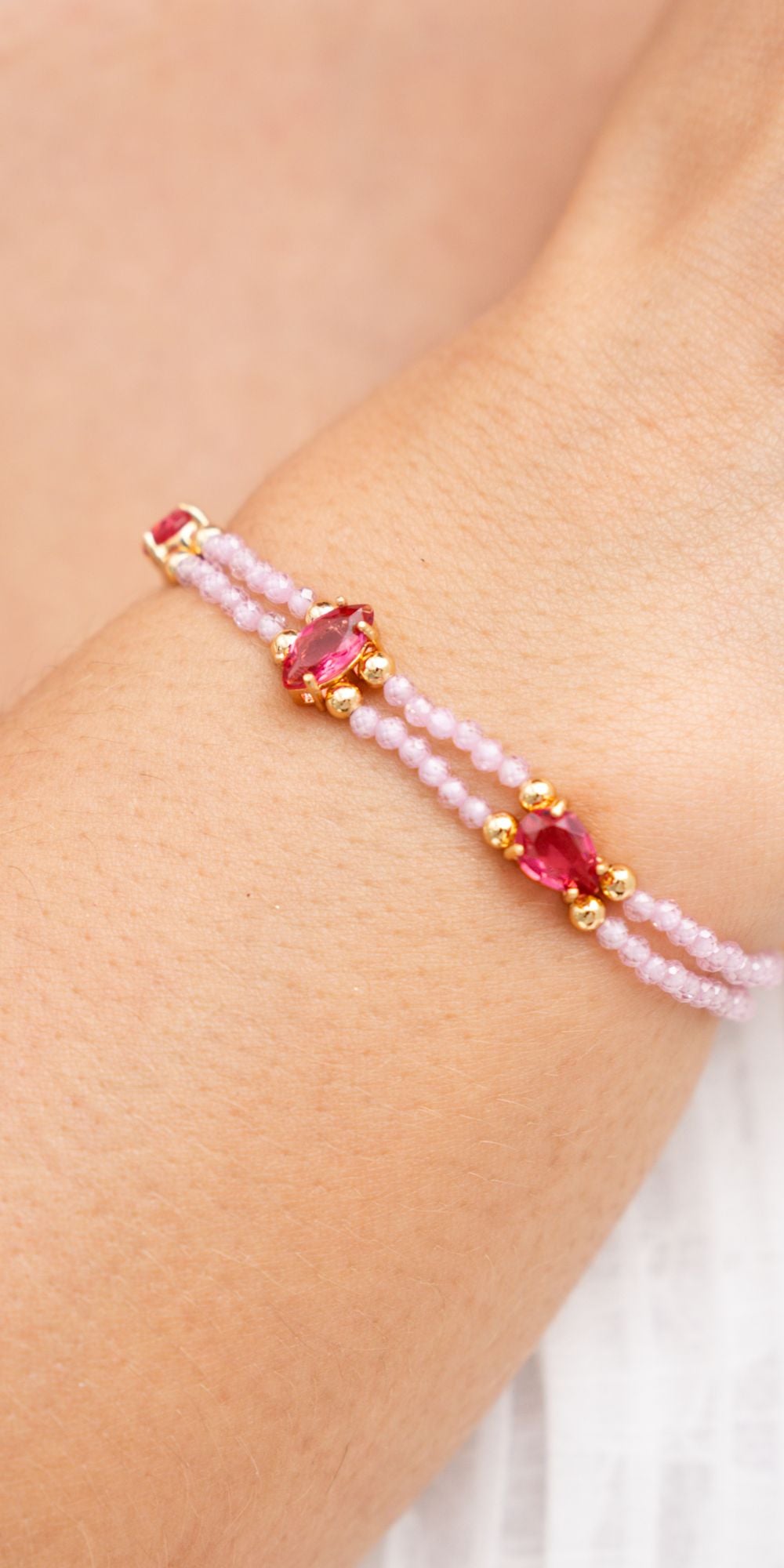 Pulseira Ina Delicada Cravação de Cristais e Zircônias Banho de Ouro 18k