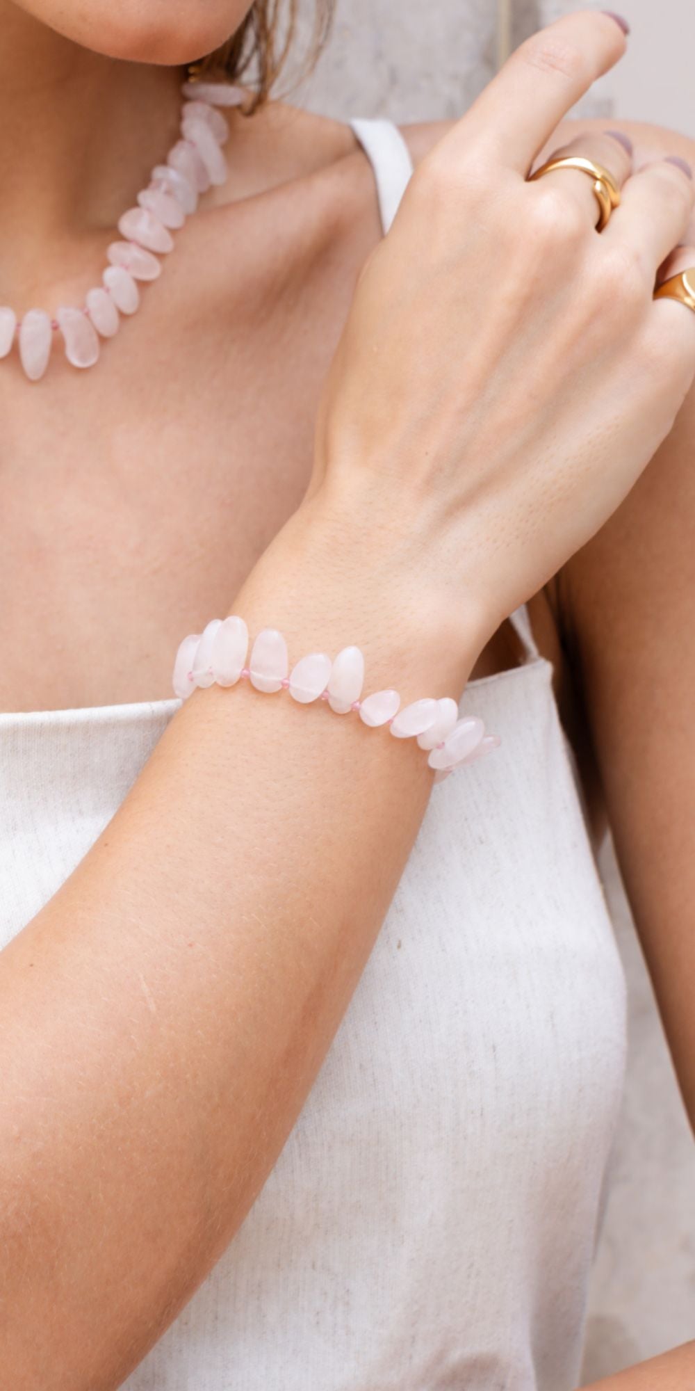 Pulseira Liz com Pedras Naturais Ajustável Banho de Ouro 18k